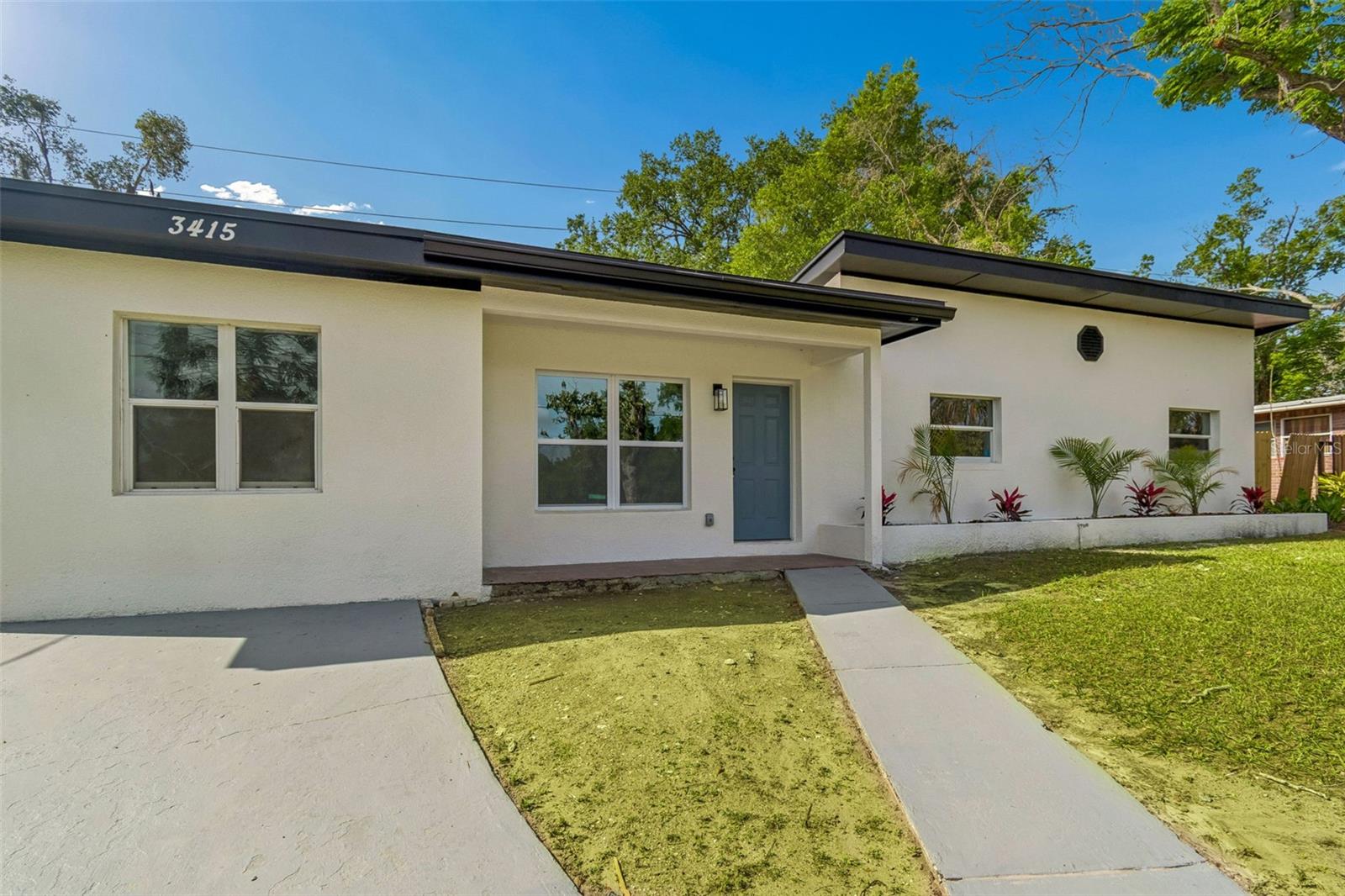 Listing photo id 1 for 3415 Knollwood Street