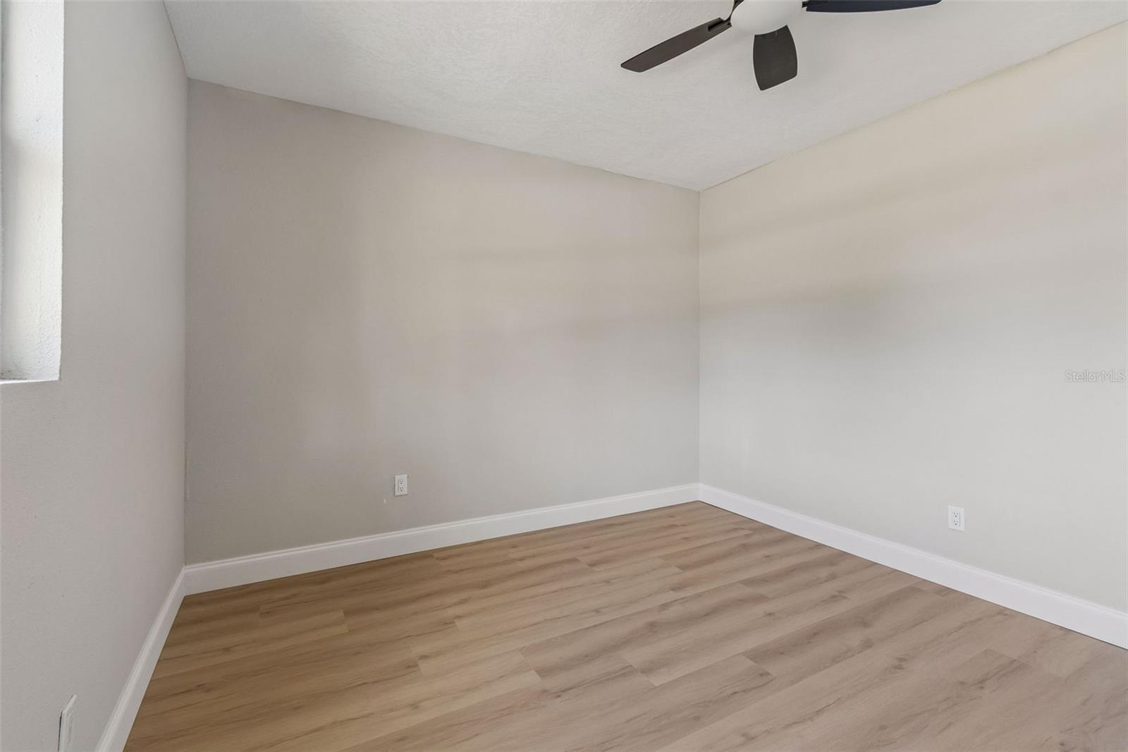 Listing photo id 29 for 3415 Knollwood Street