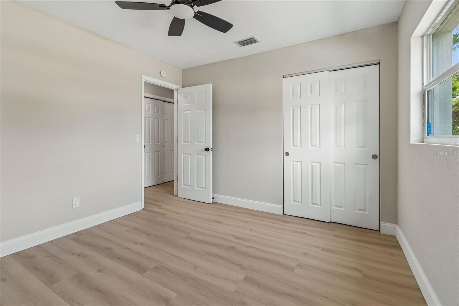 Listing photo id 30 for 3415 Knollwood Street