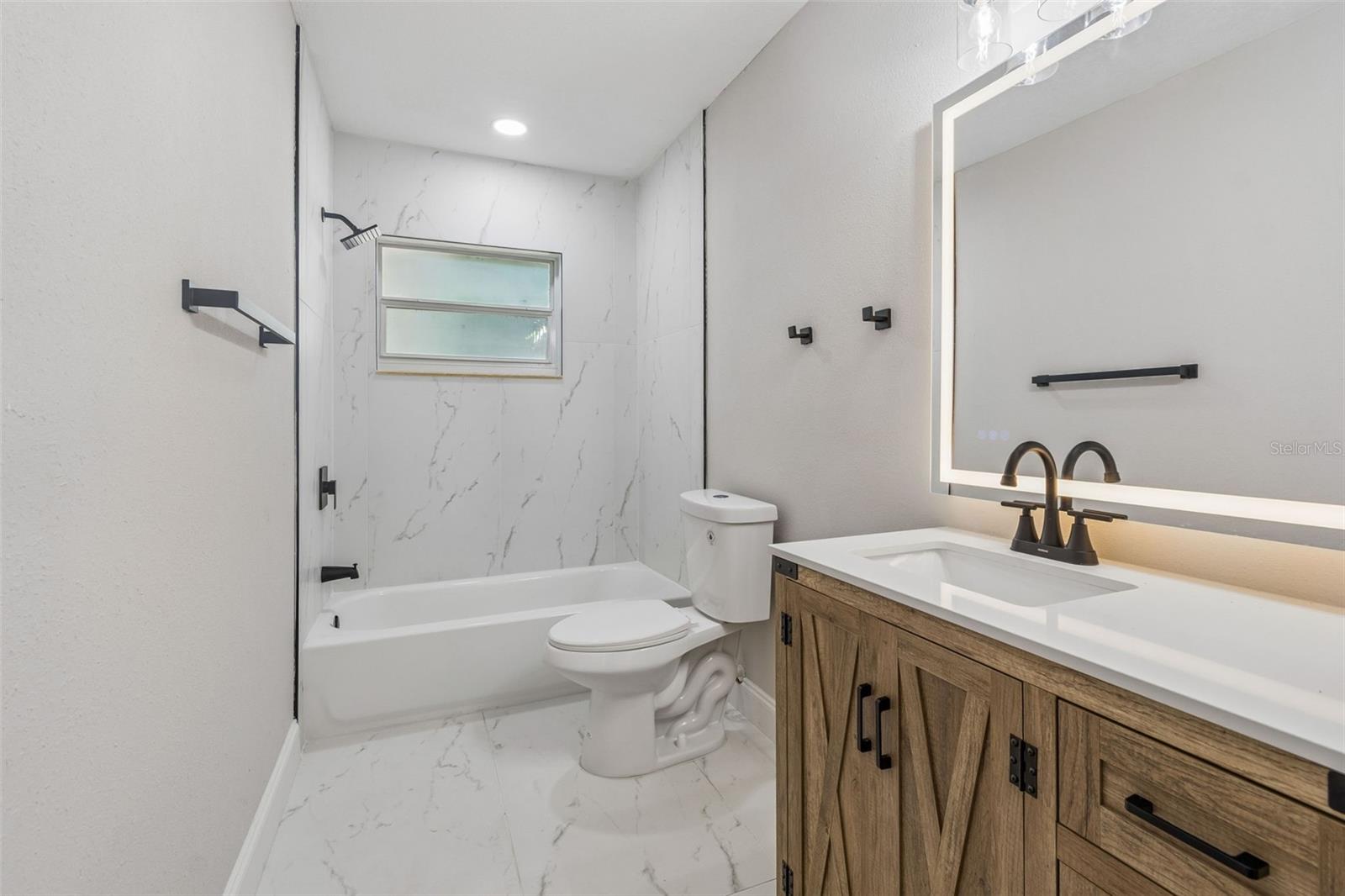 Listing photo id 32 for 3415 Knollwood Street