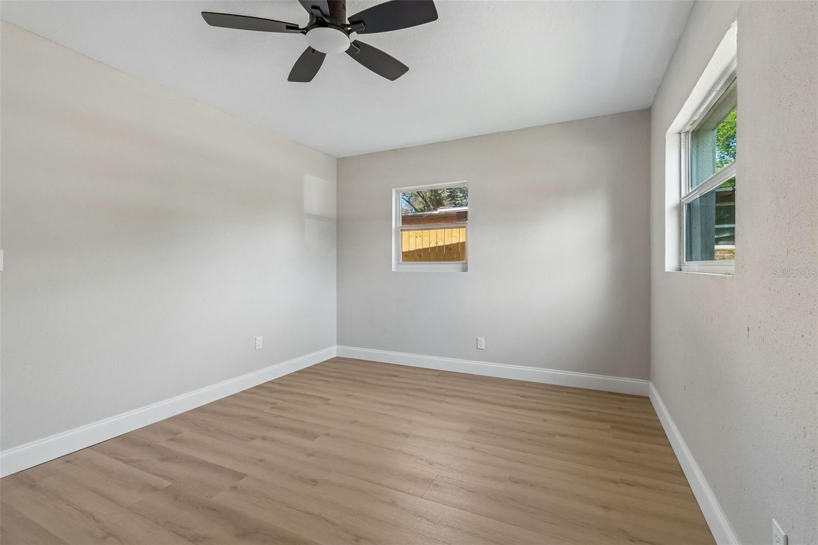 Listing photo id 35 for 3415 Knollwood Street