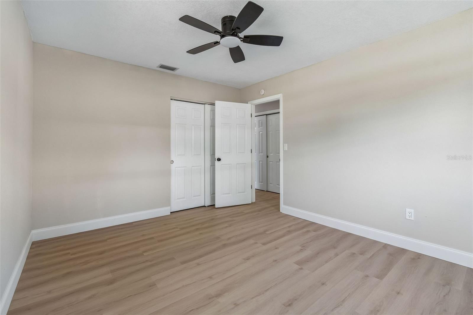 Listing photo id 36 for 3415 Knollwood Street