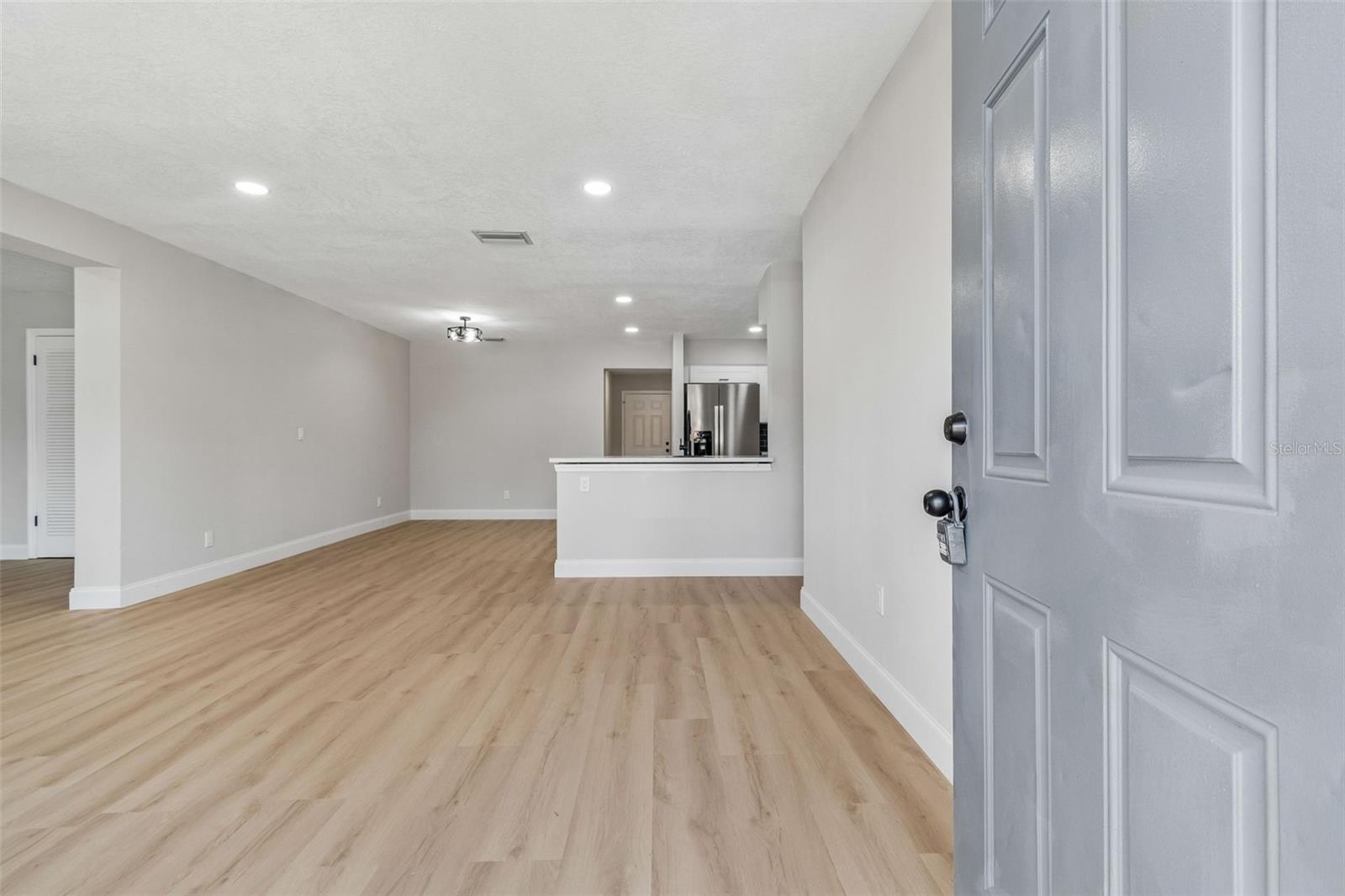 Listing photo id 2 for 3415 Knollwood Street