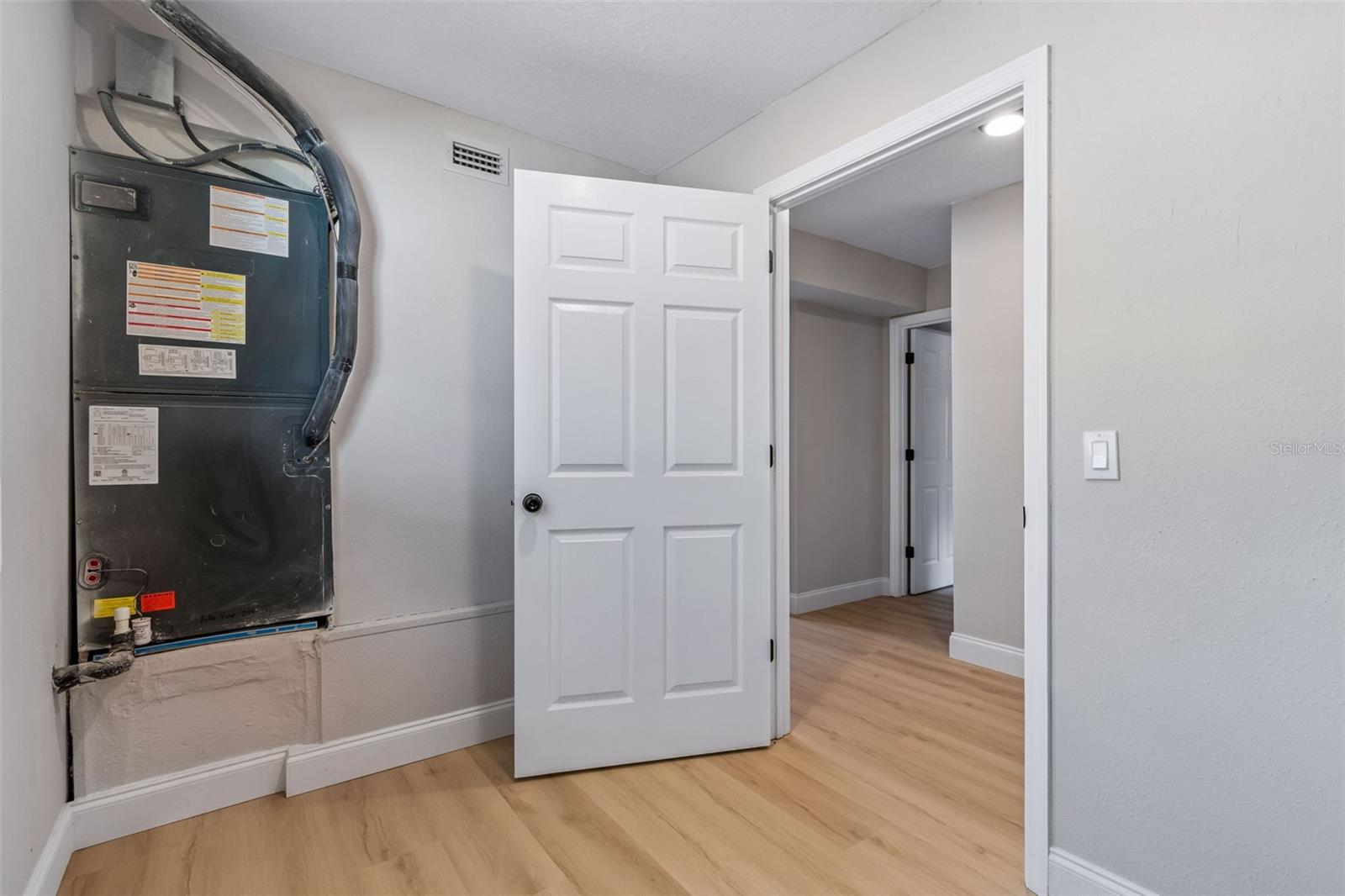 Listing photo id 43 for 3415 Knollwood Street