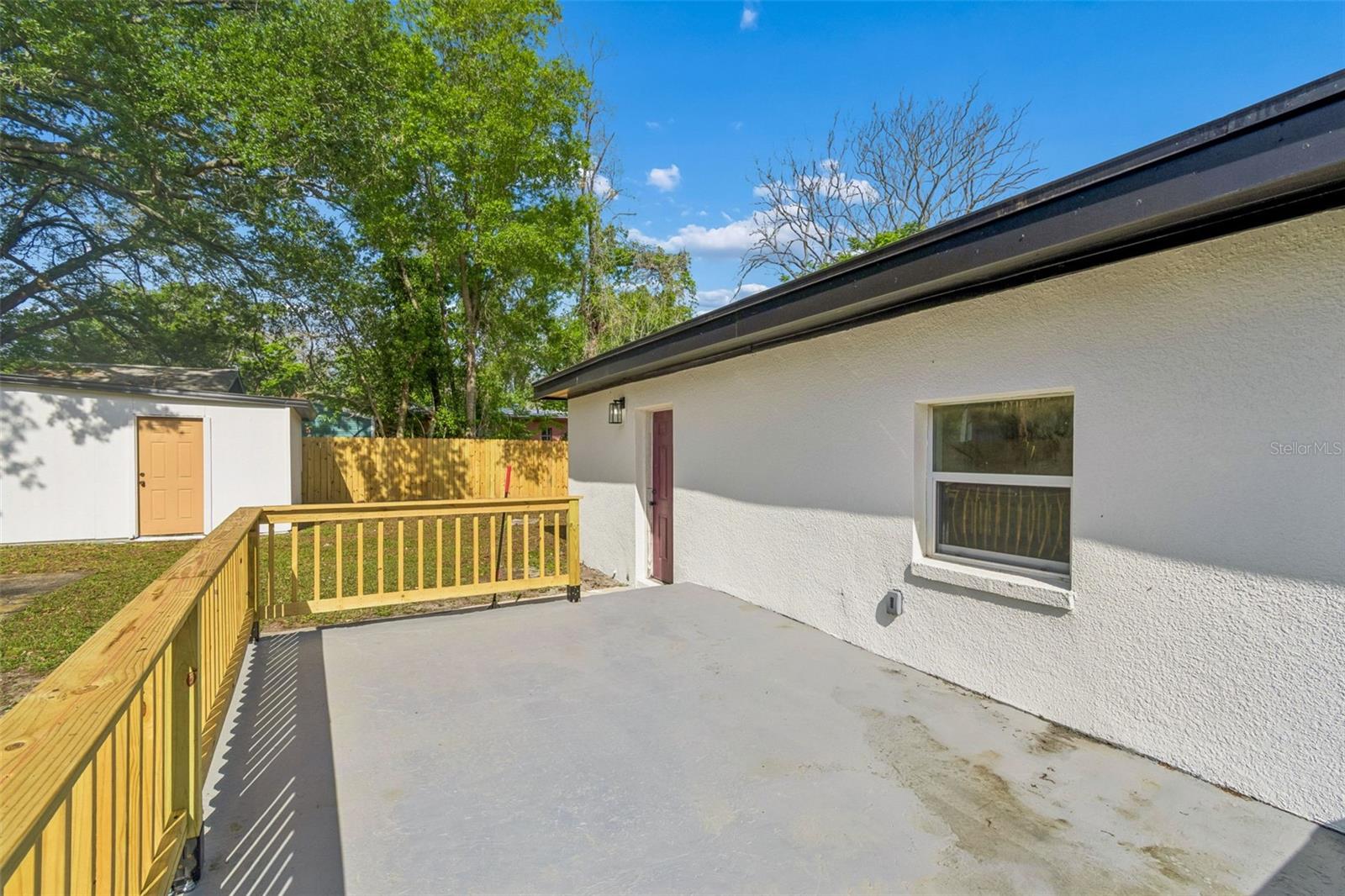 Listing photo id 47 for 3415 Knollwood Street