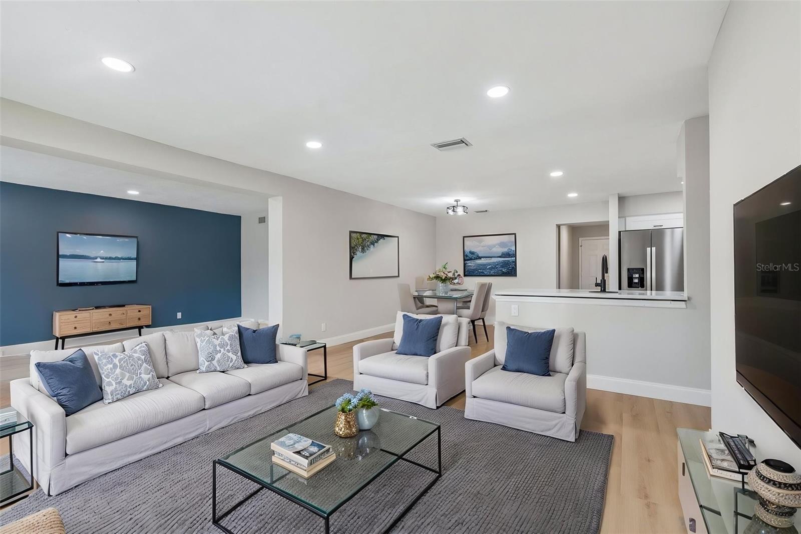 Listing photo id 3 for 3415 Knollwood Street