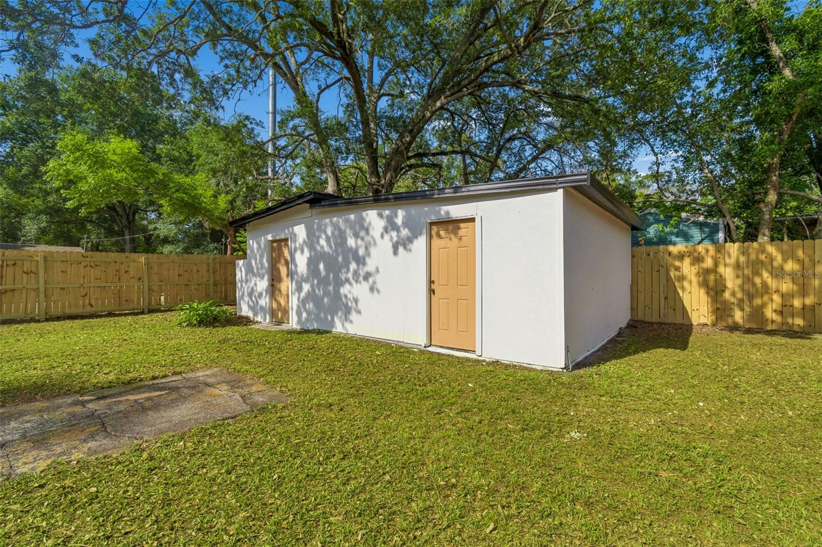 Listing photo id 50 for 3415 Knollwood Street