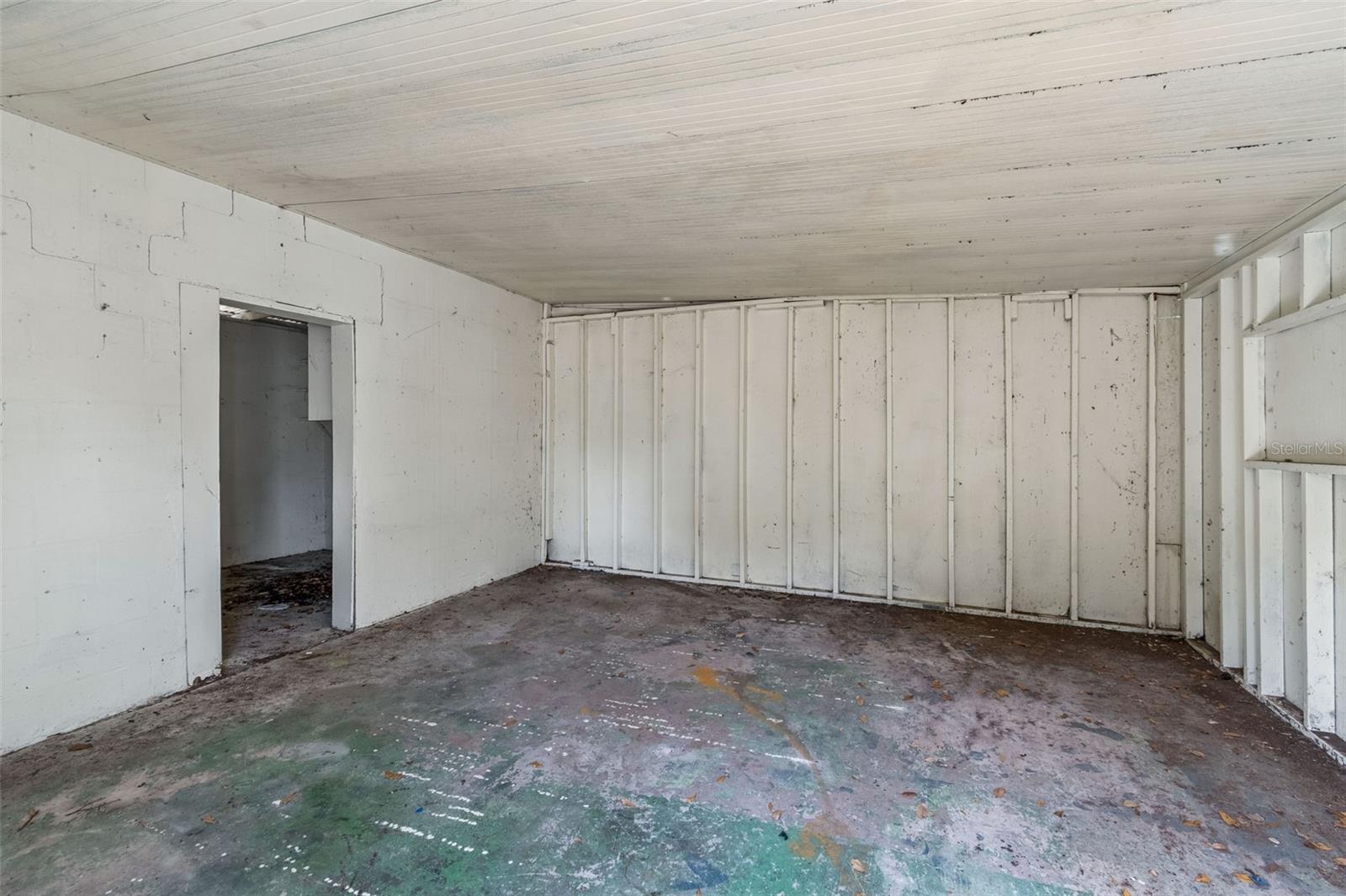 Listing photo id 51 for 3415 Knollwood Street