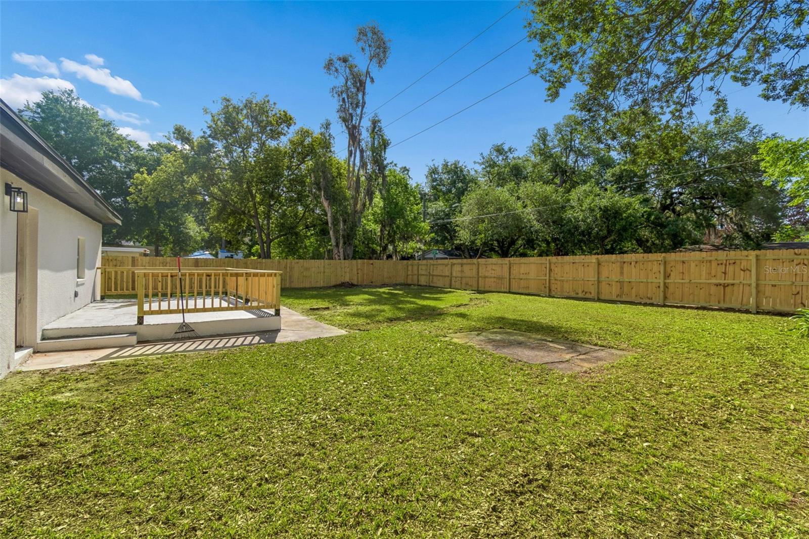 Listing photo id 53 for 3415 Knollwood Street
