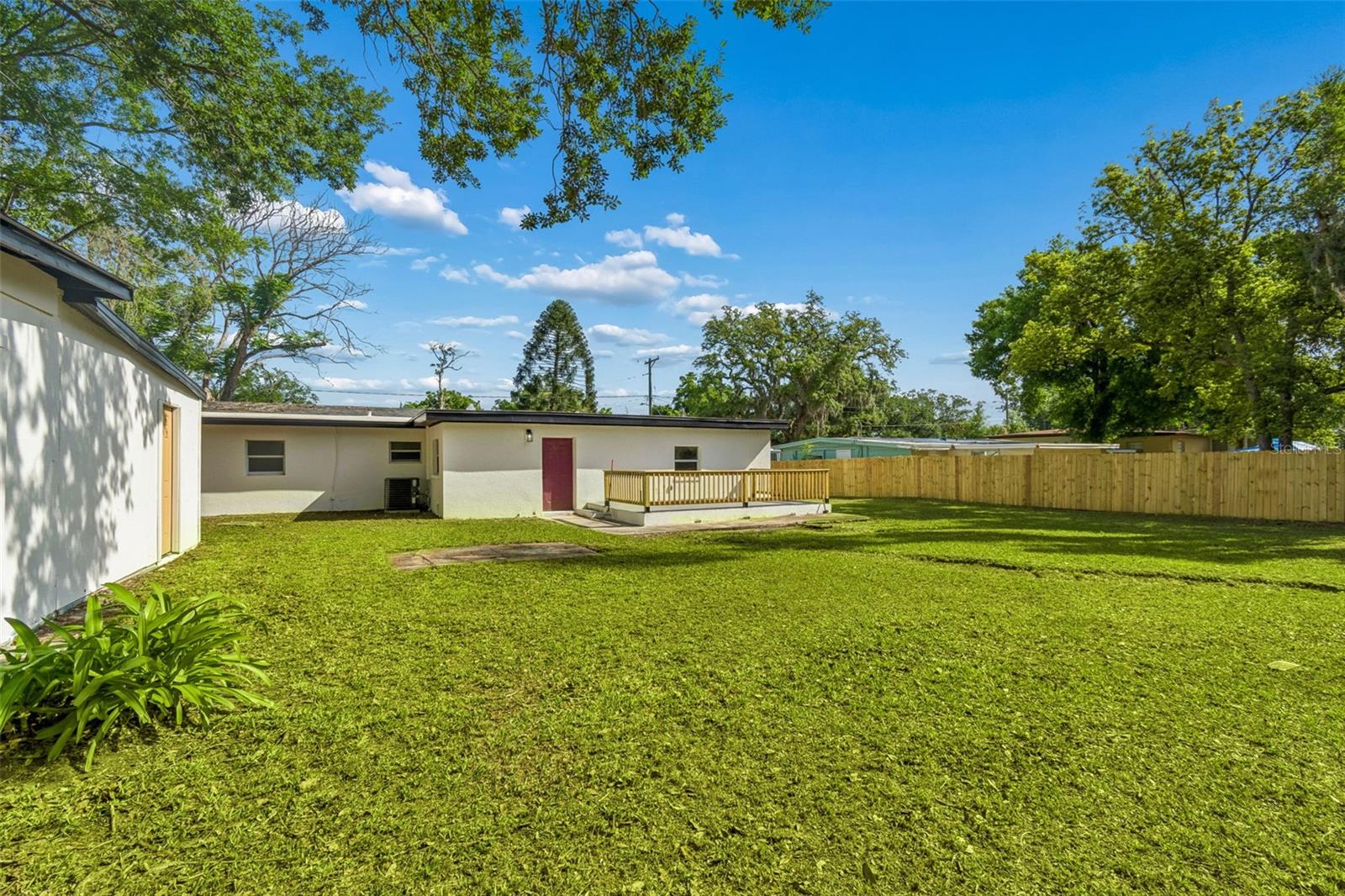 Listing photo id 54 for 3415 Knollwood Street