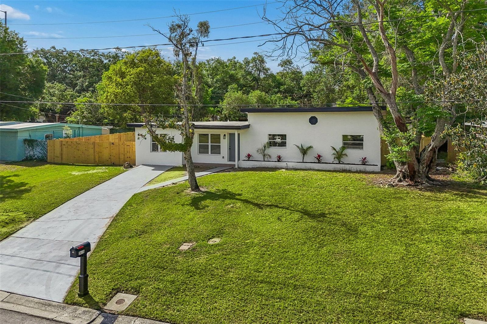 Listing photo id 60 for 3415 Knollwood Street