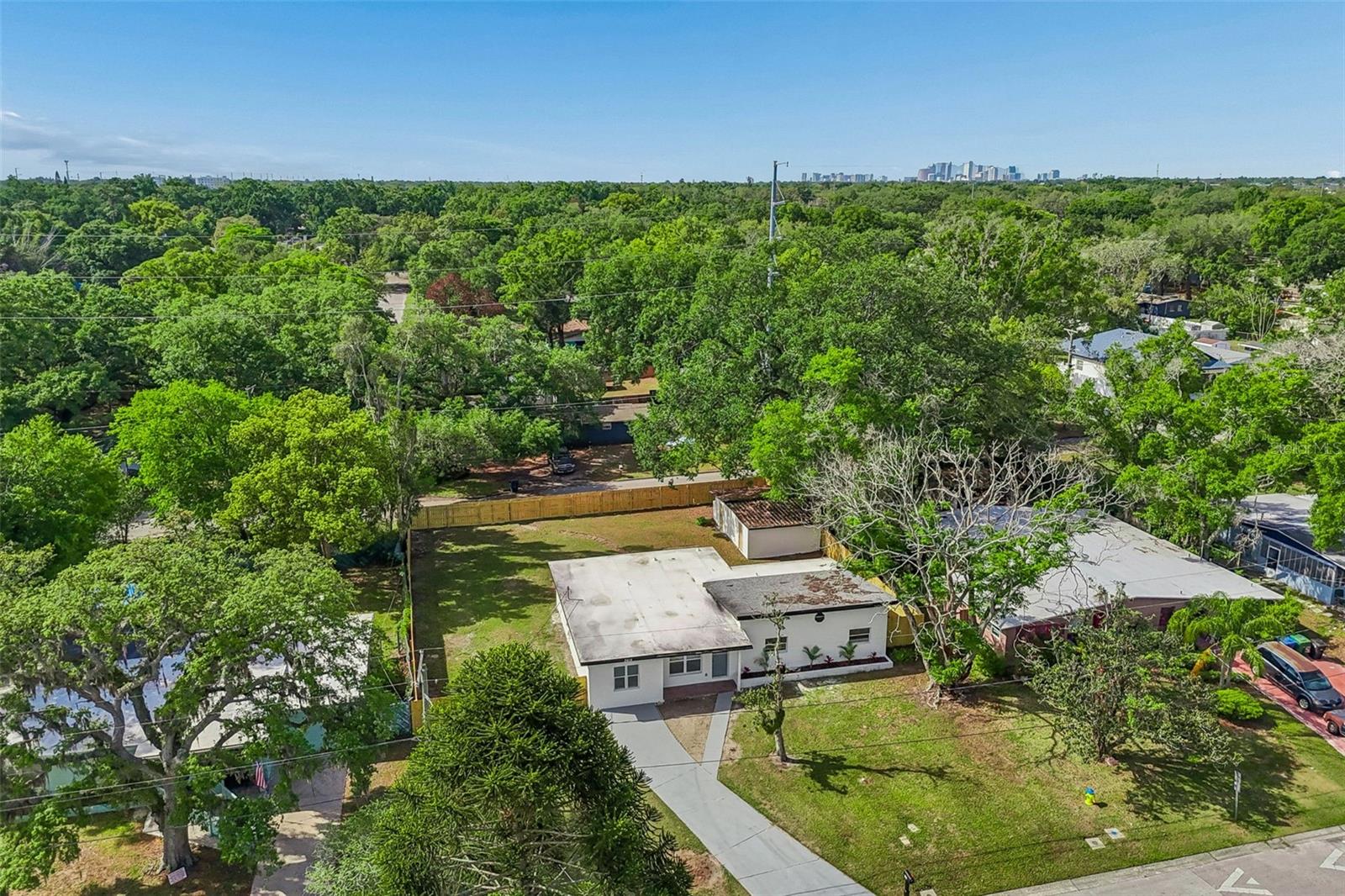 Listing photo id 64 for 3415 Knollwood Street