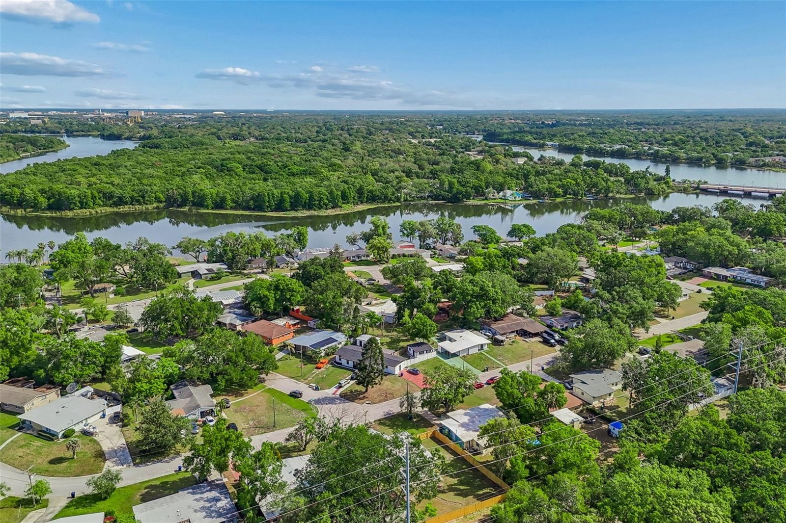 Listing photo id 71 for 3415 Knollwood Street