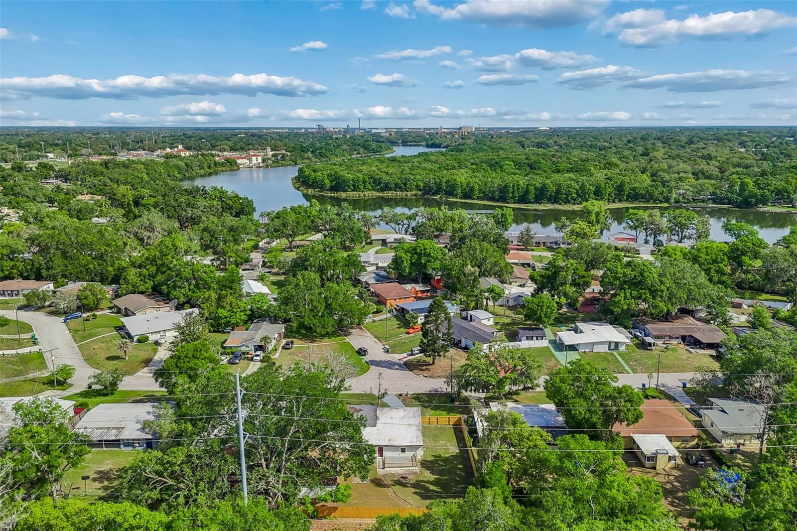 Listing photo id 72 for 3415 Knollwood Street