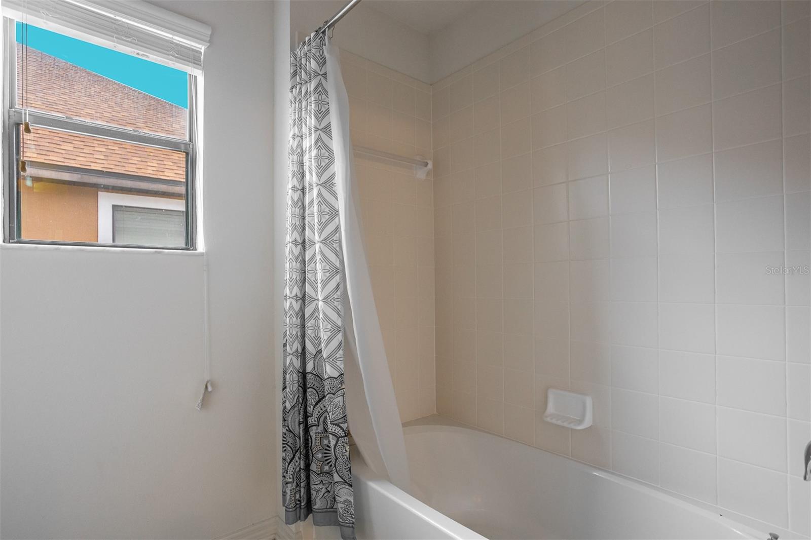 Image 37 of 56 For 19433 Whispering Brook Drive