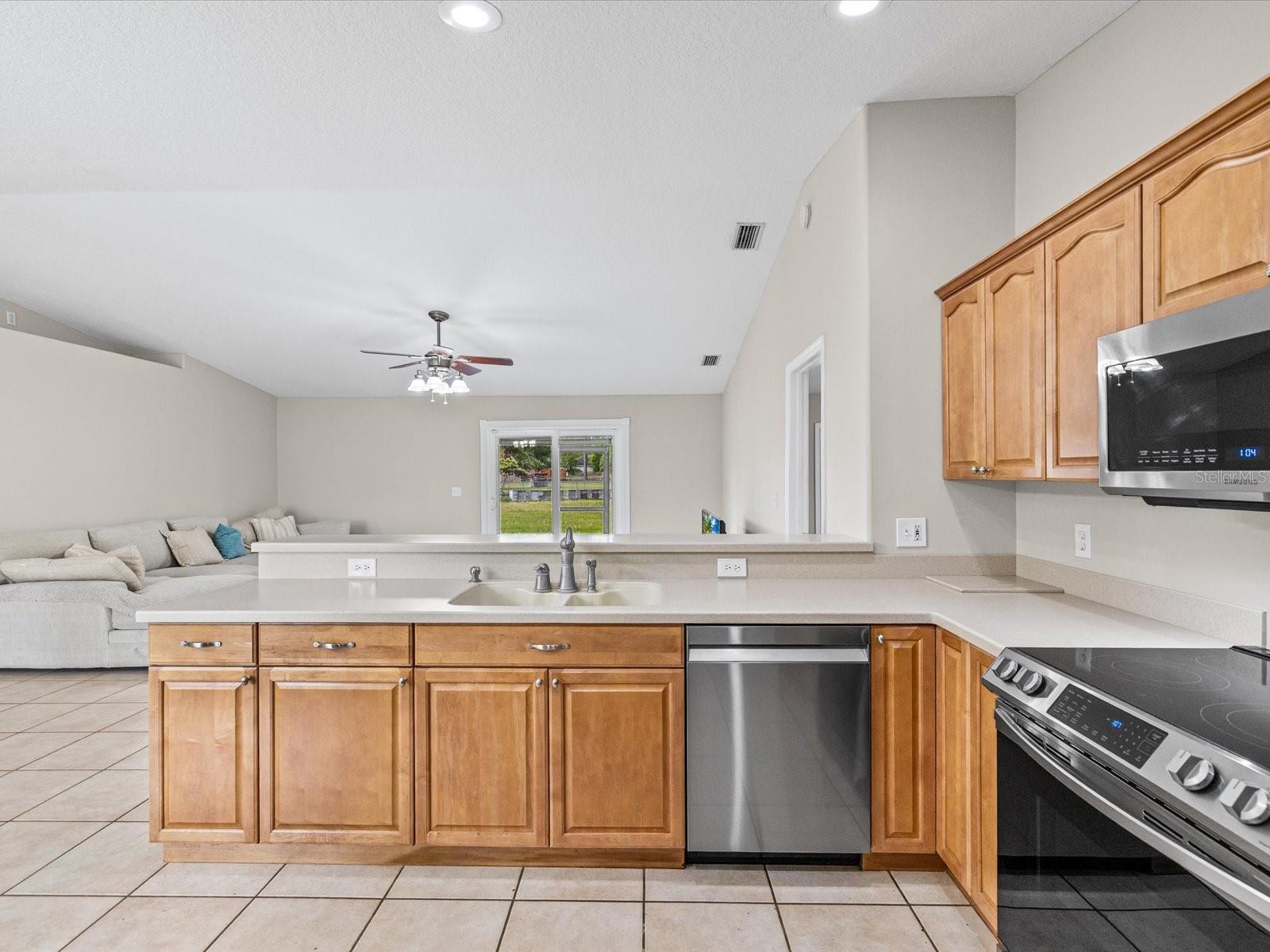 Image 11 of 40 For 31706 Hunt Club Lane