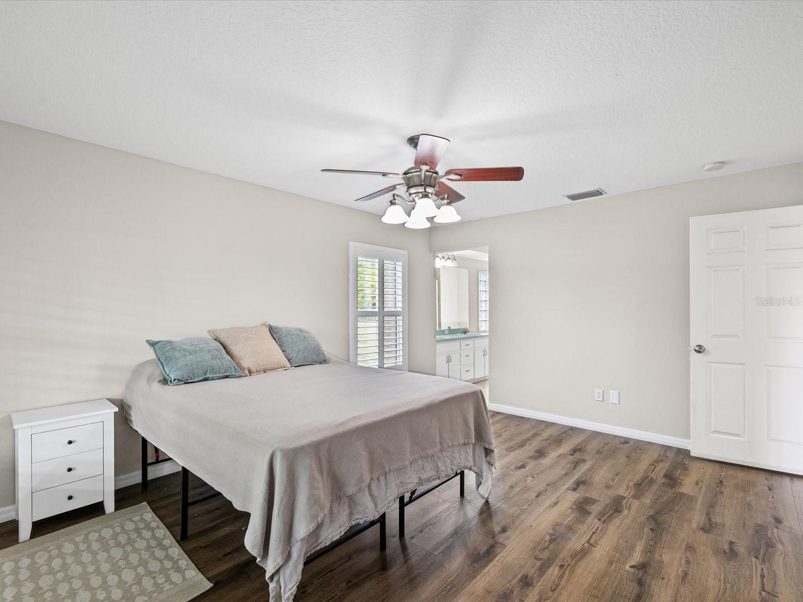 Image 21 of 40 For 31706 Hunt Club Lane