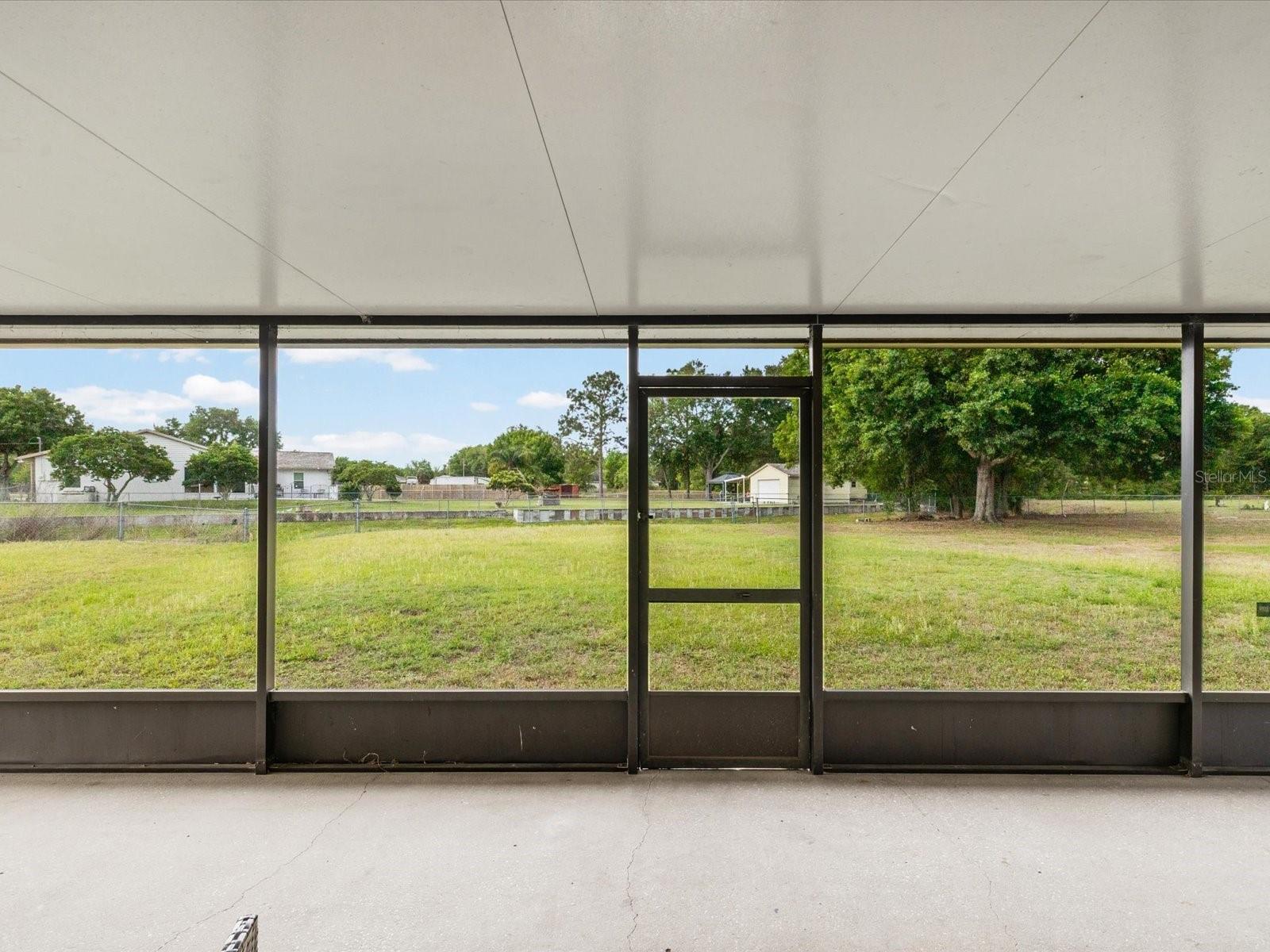 Image 25 of 40 For 31706 Hunt Club Lane