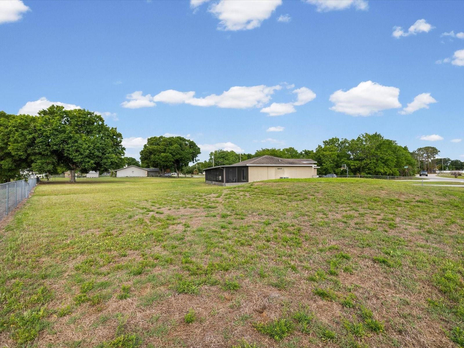 Image 30 of 40 For 31706 Hunt Club Lane