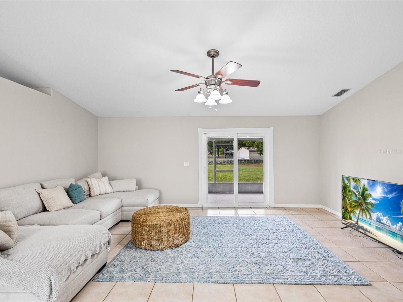 Image 5 of 40 For 31706 Hunt Club Lane