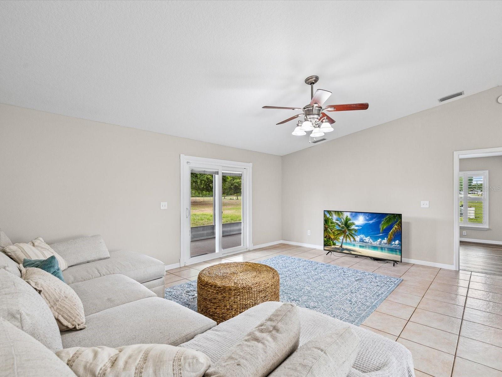 Image 6 of 40 For 31706 Hunt Club Lane