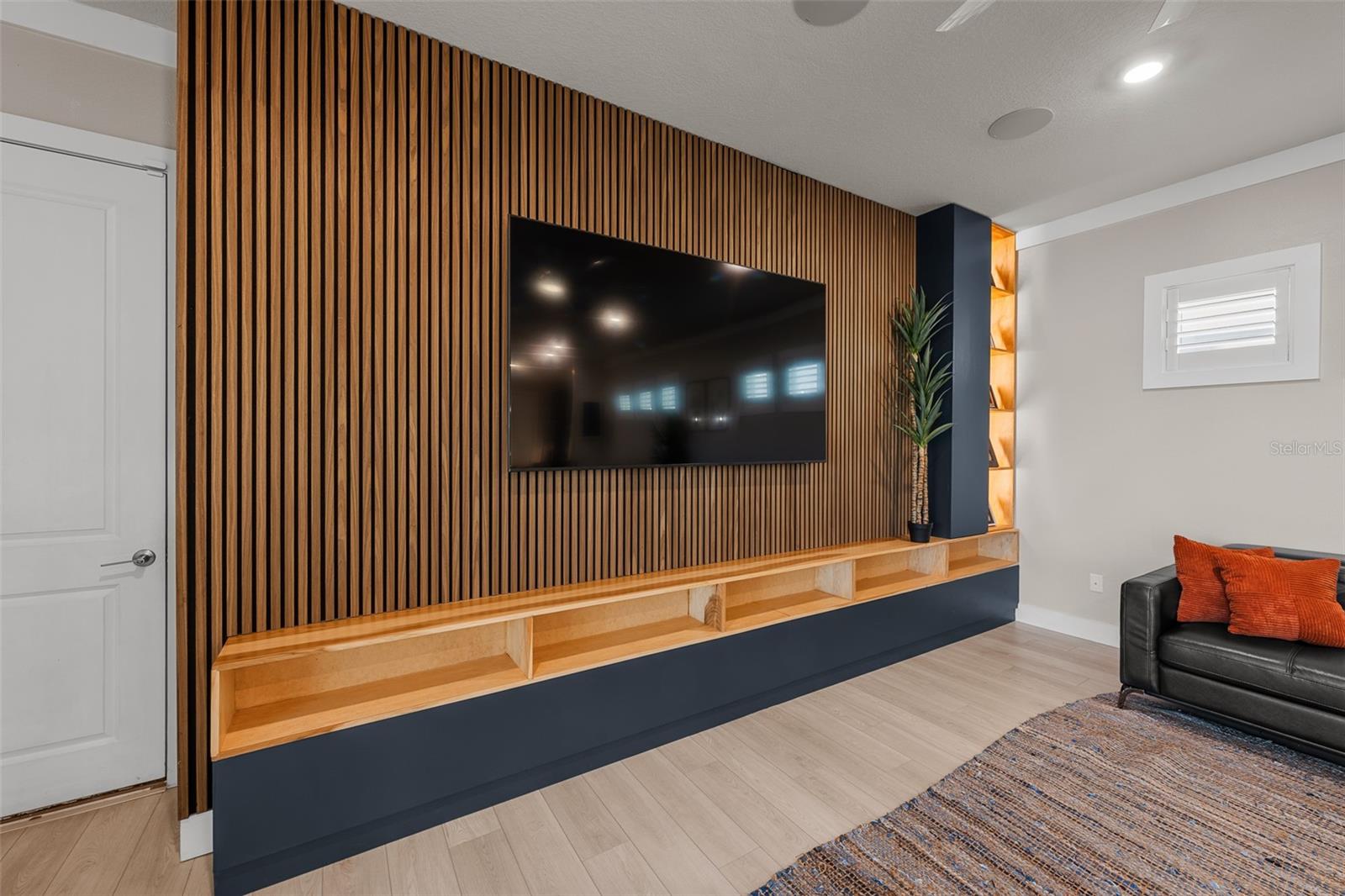 Image 11 of 44 For 8714 Drummer Plank Drive