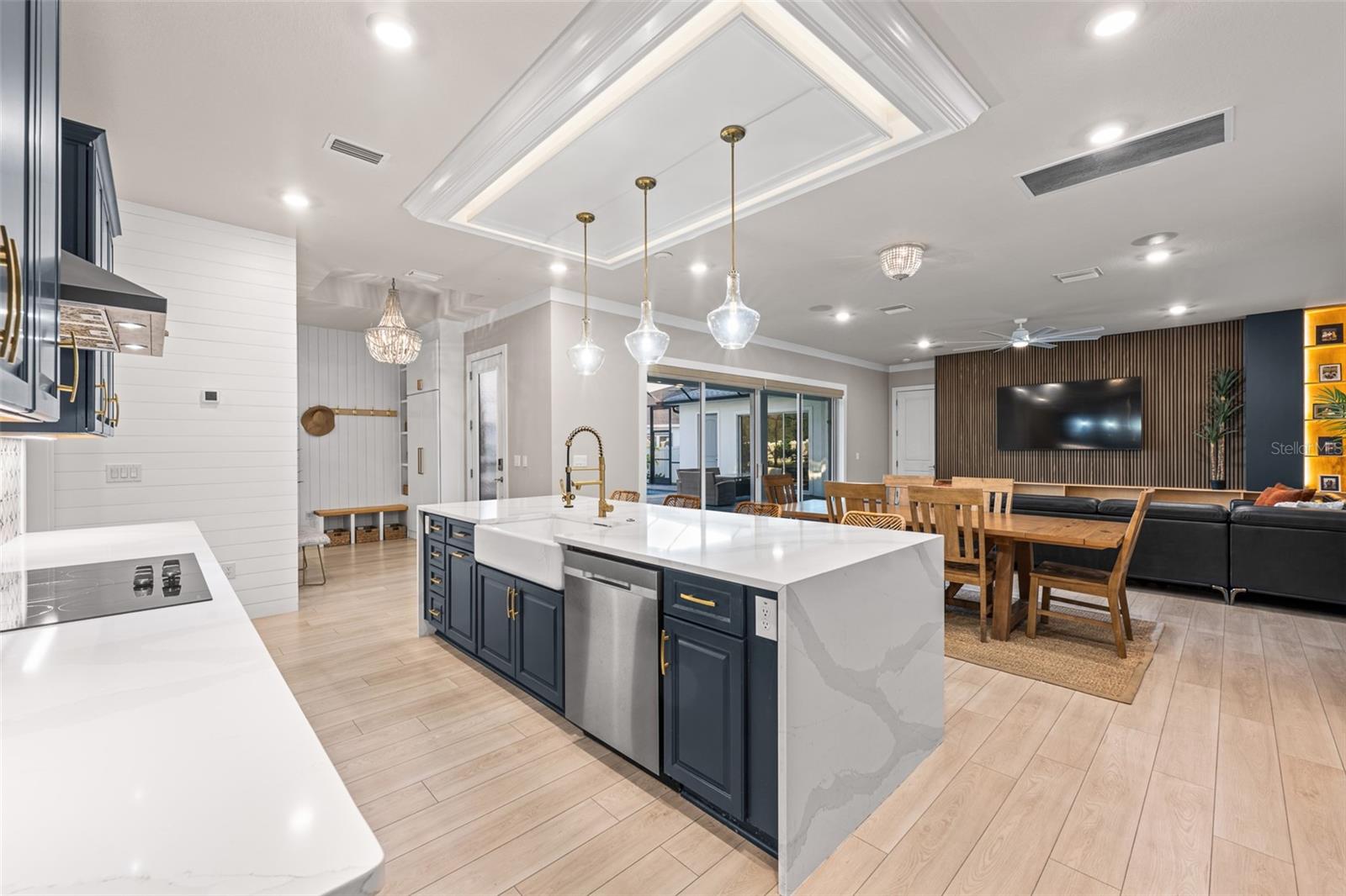 Image 13 of 44 For 8714 Drummer Plank Drive