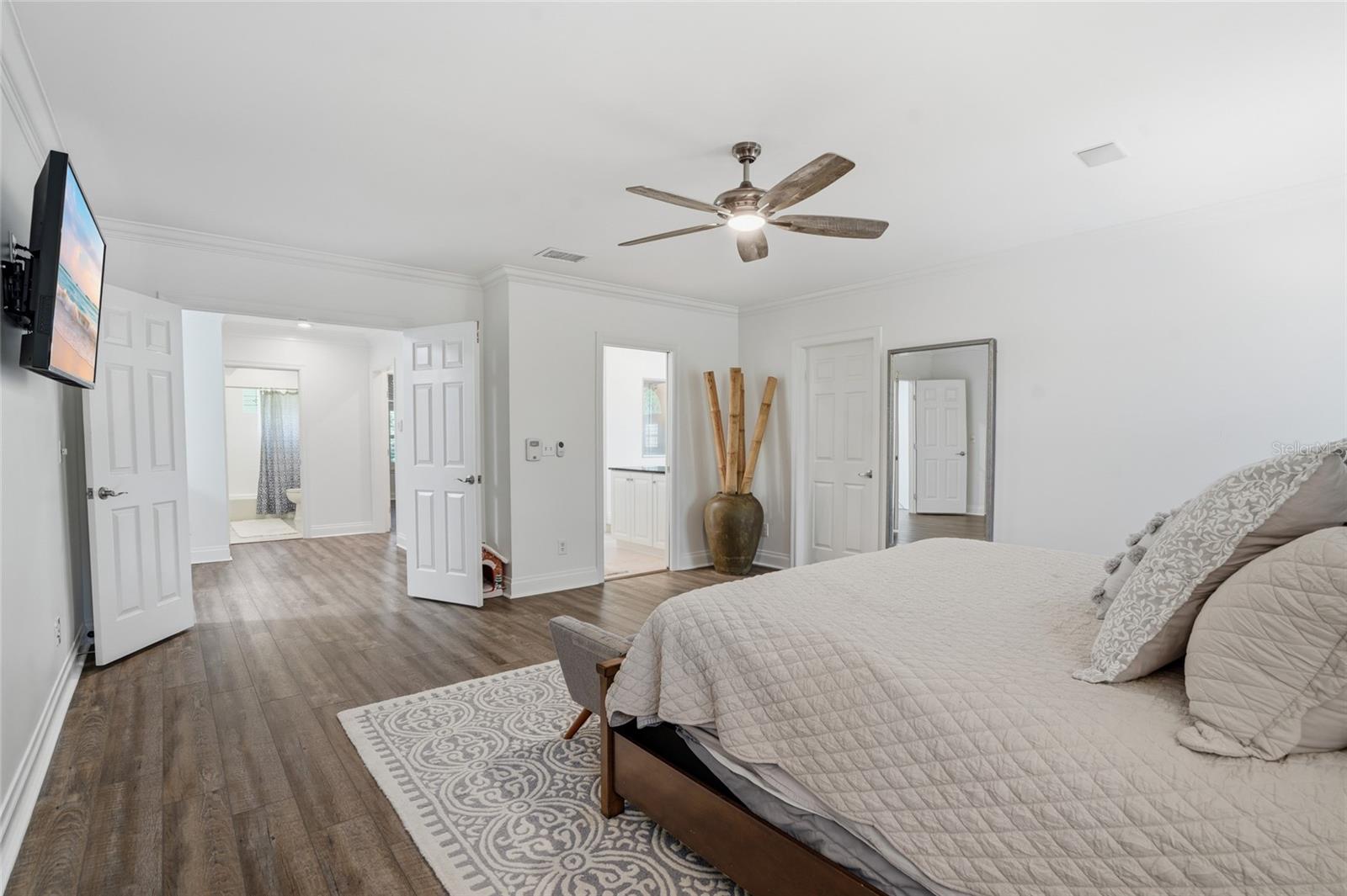 Image 34 of 58 For 5201 Jules Verne Court