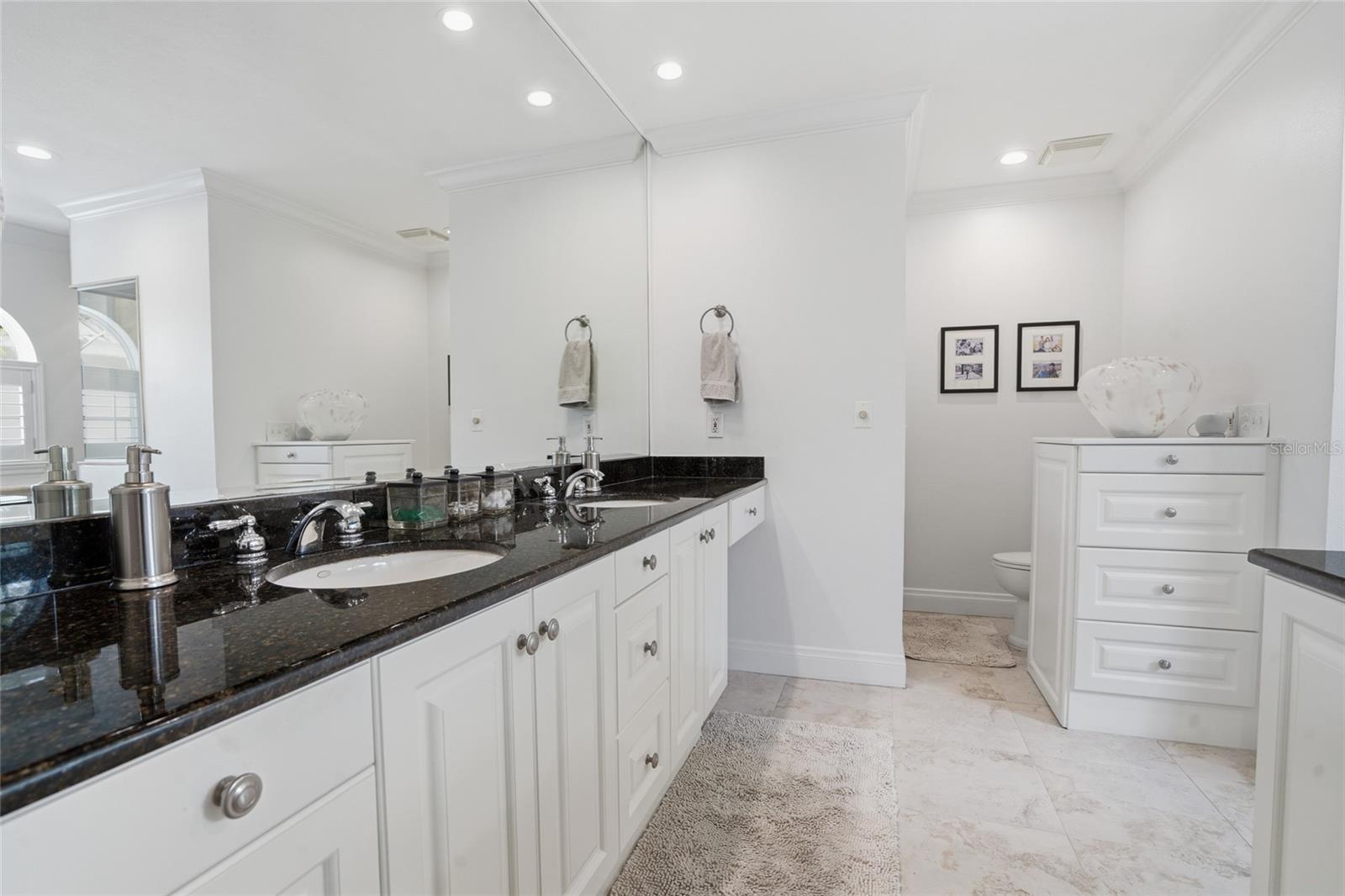 Image 36 of 58 For 5201 Jules Verne Court