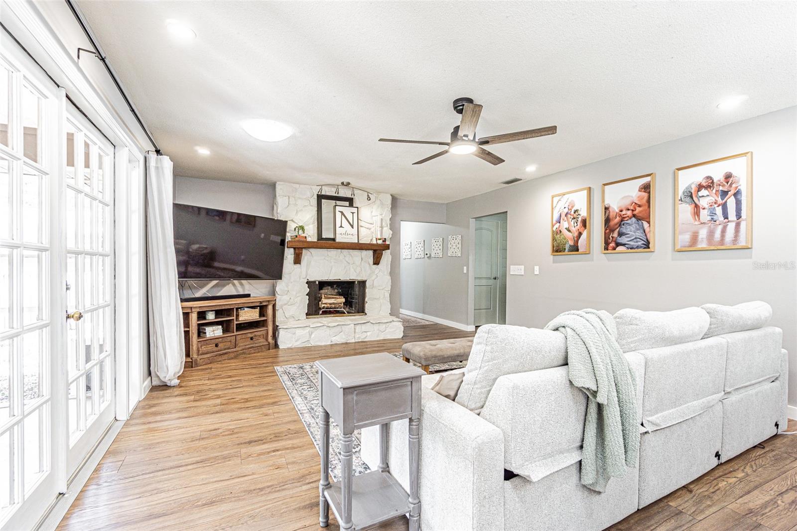 Image 13 of 42 For 1107 Oakridge Manor Drive