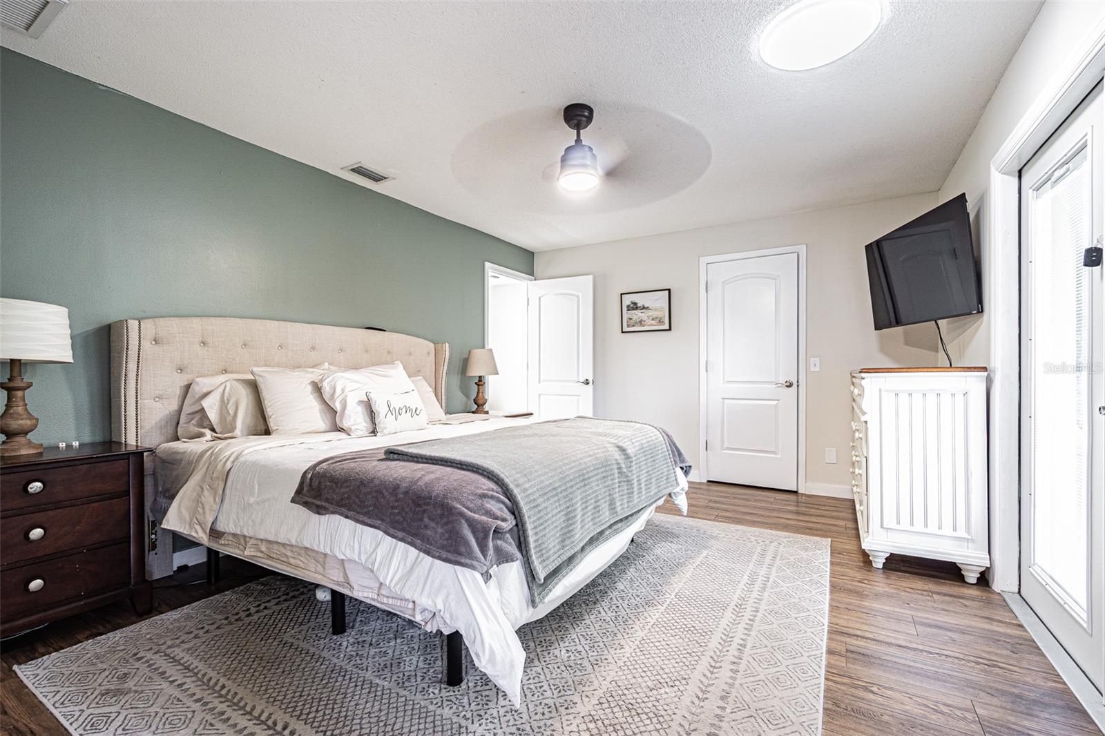 Image 20 of 42 For 1107 Oakridge Manor Drive