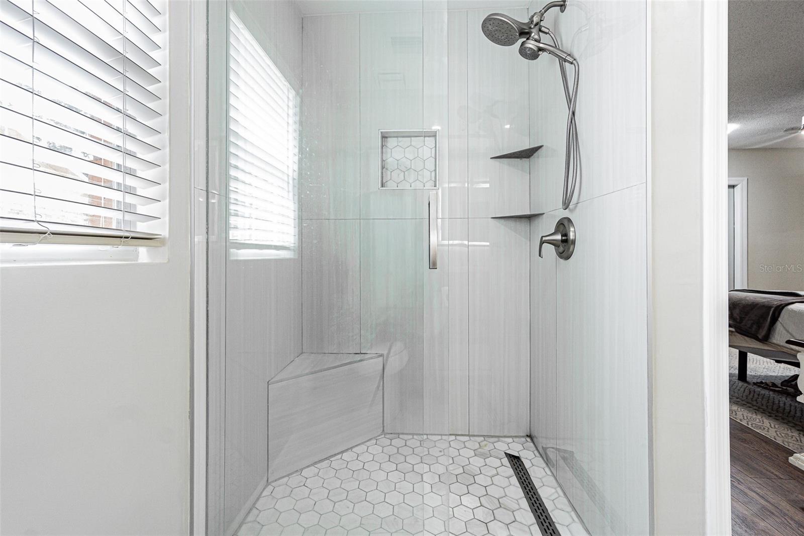 Image 22 of 42 For 1107 Oakridge Manor Drive