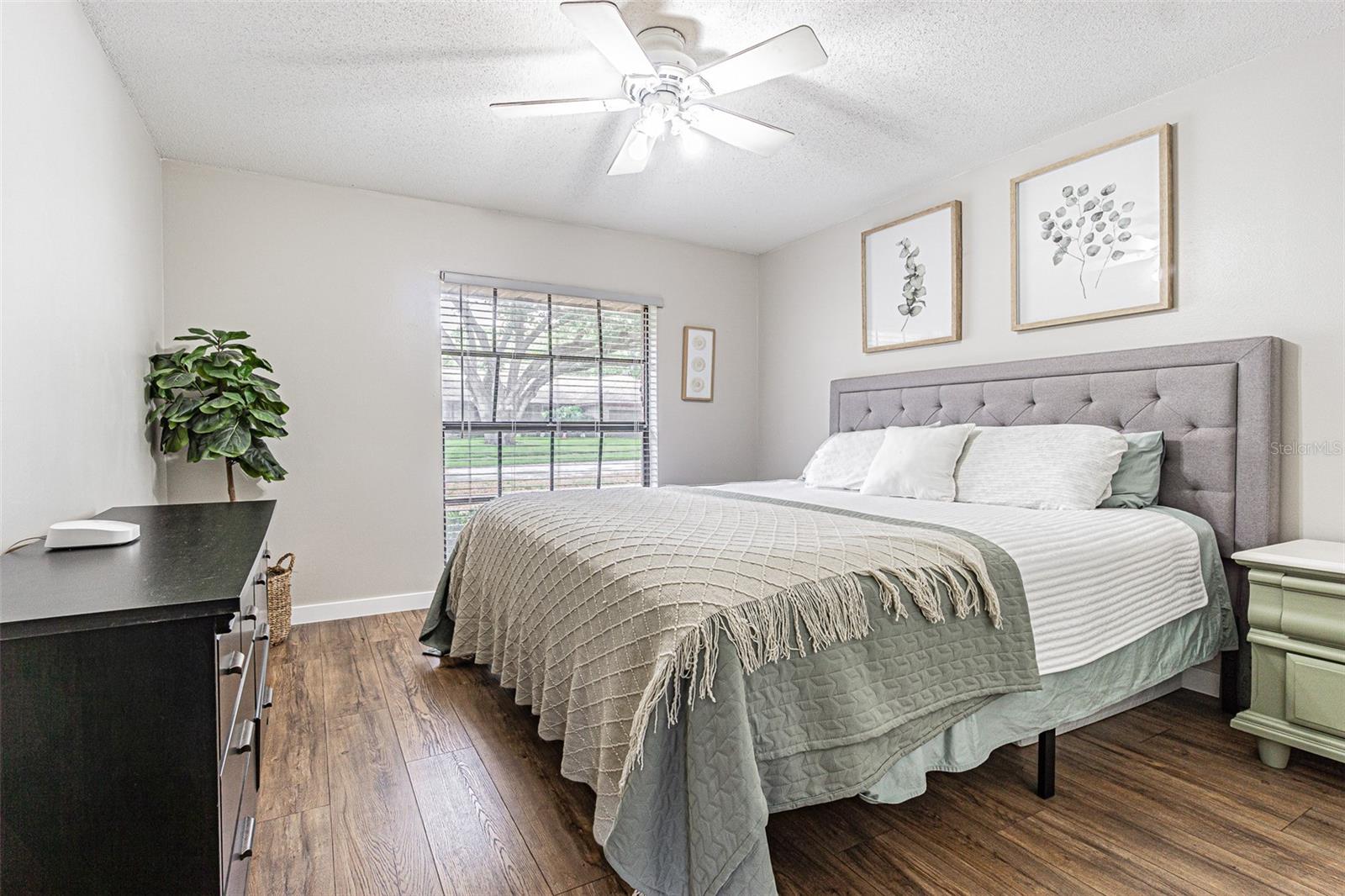 Image 23 of 42 For 1107 Oakridge Manor Drive