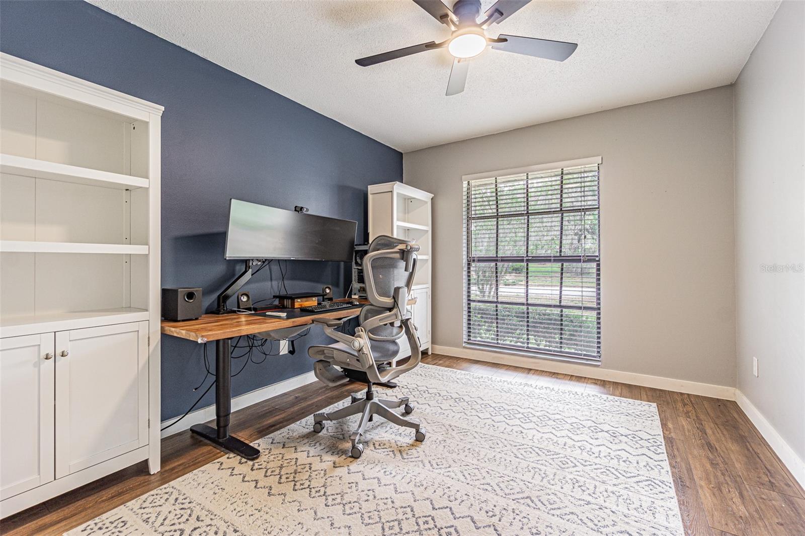 Image 24 of 42 For 1107 Oakridge Manor Drive