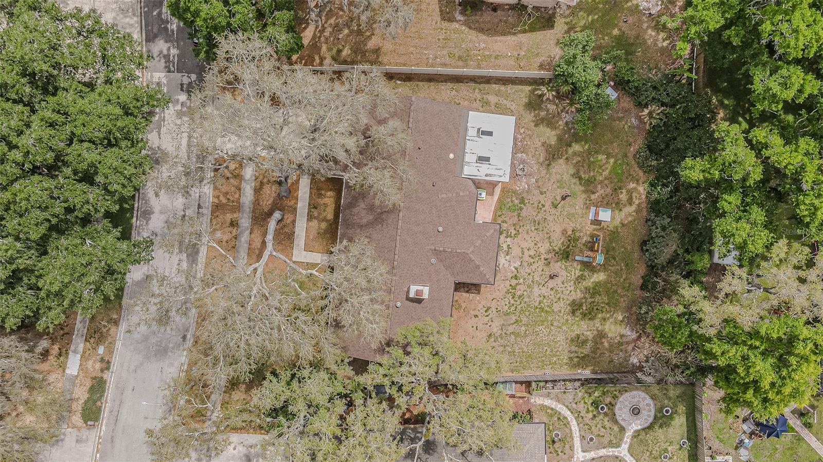 Image 37 of 42 For 1107 Oakridge Manor Drive