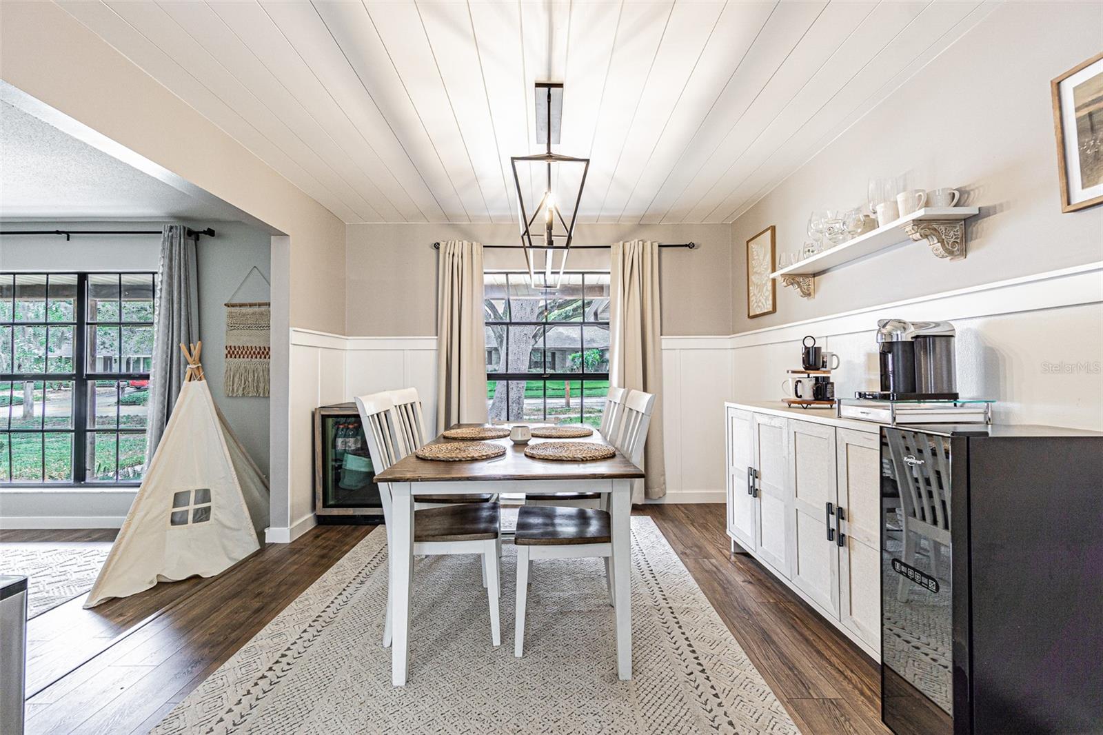 Image 6 of 42 For 1107 Oakridge Manor Drive