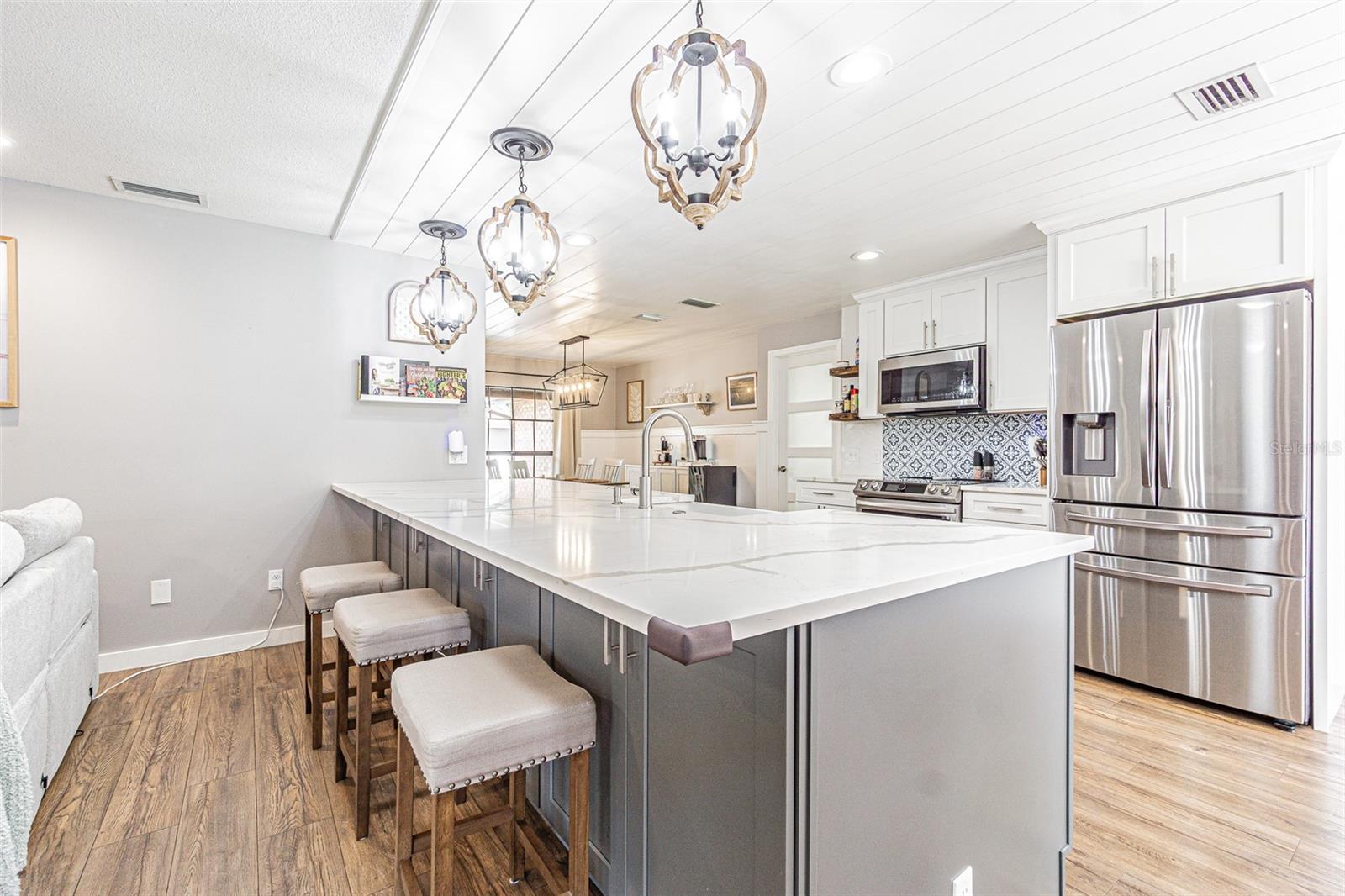 Image 7 of 42 For 1107 Oakridge Manor Drive