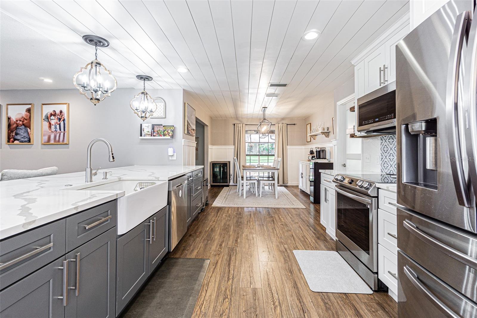 Image 8 of 42 For 1107 Oakridge Manor Drive