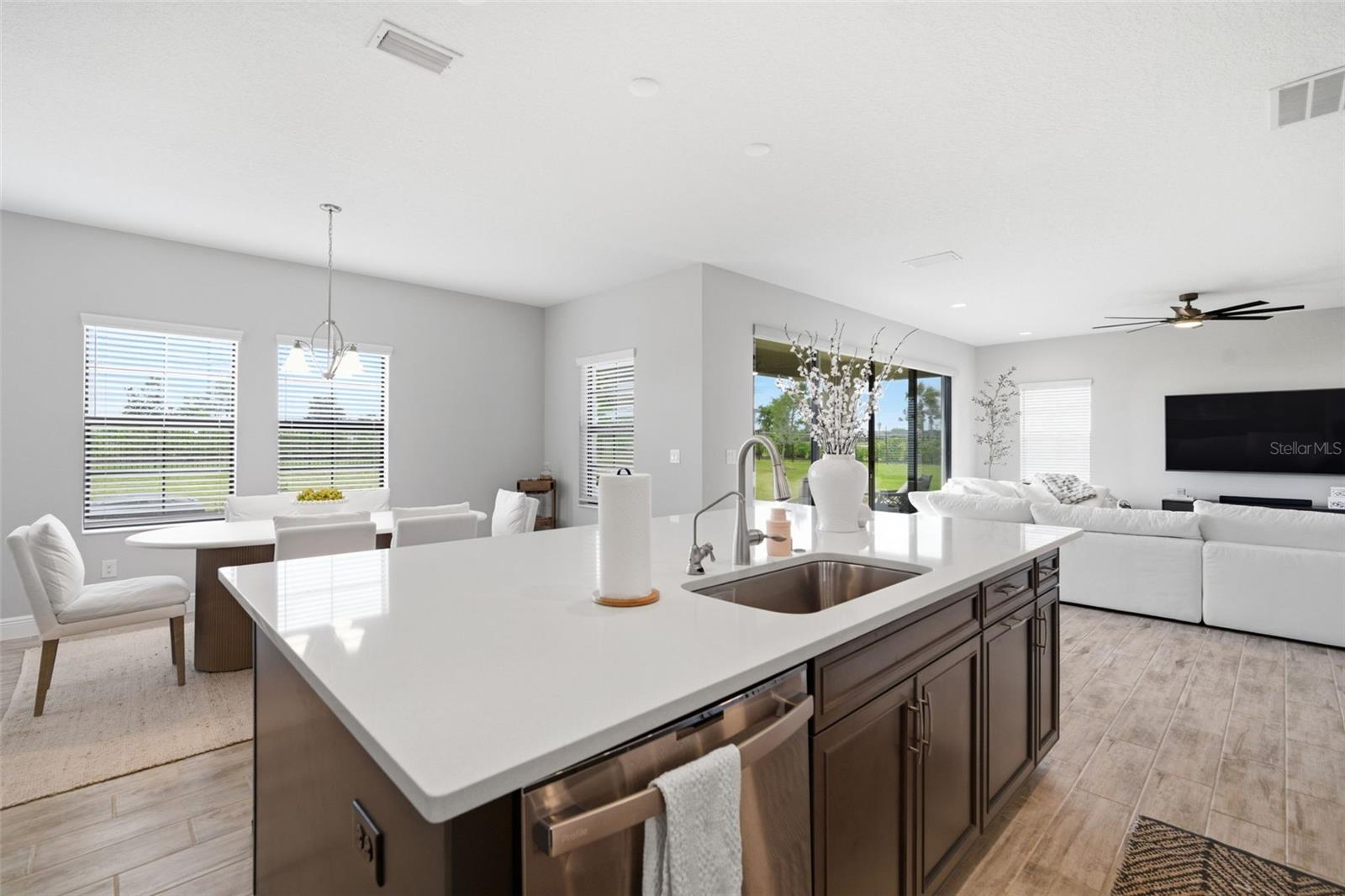 Image 17 of 85 For 6396 Roadstead Court