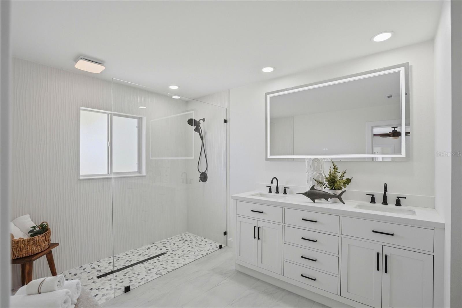 Image 20 of 43 For 7172 Shore Drive S