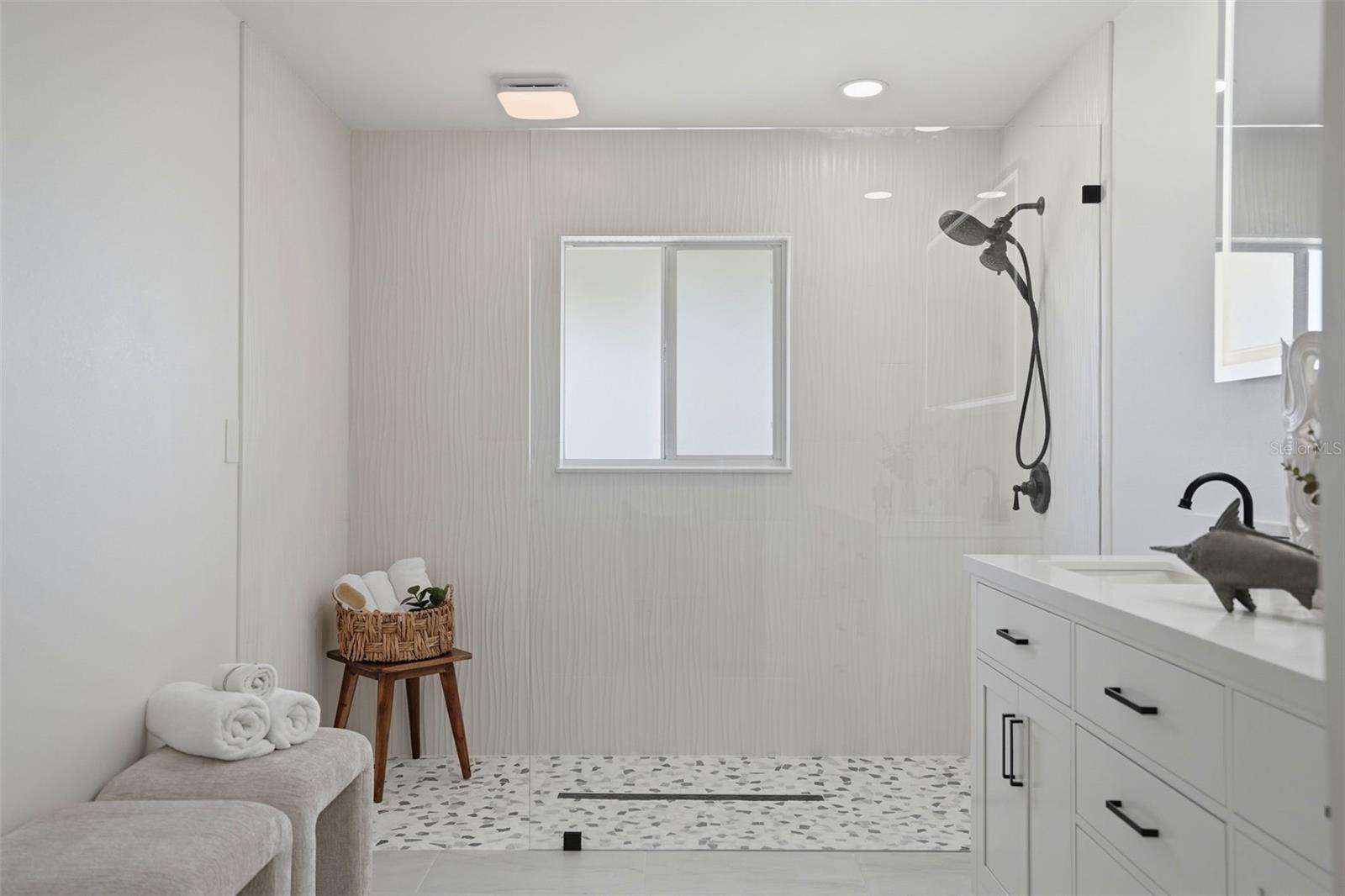 Image 21 of 43 For 7172 Shore Drive S