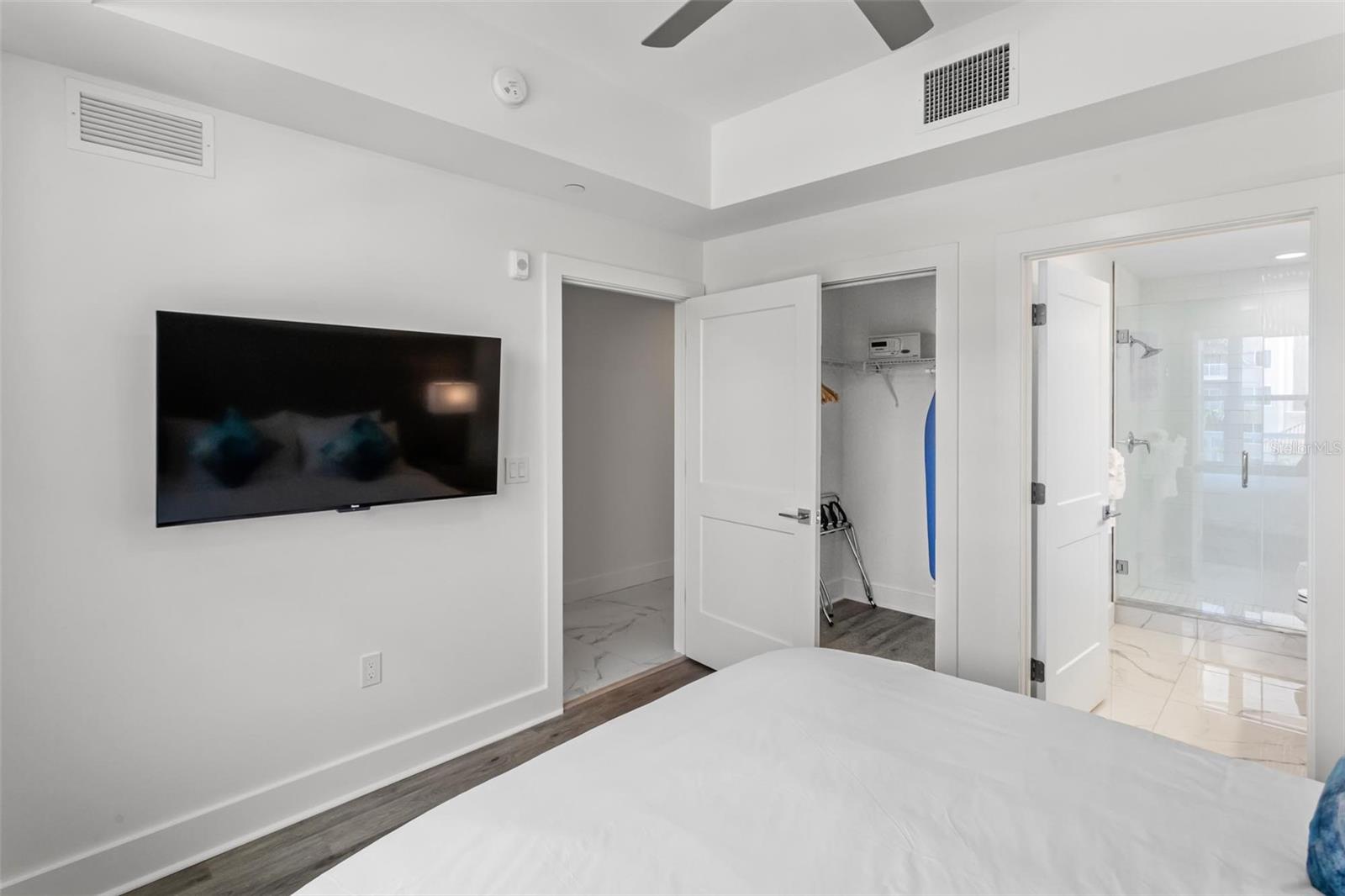 Image 11 of 17 For 11500 Gulf Boulevard 202