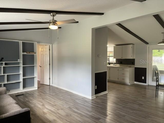 Listing photo id 2 for 12305 Shelby Drive