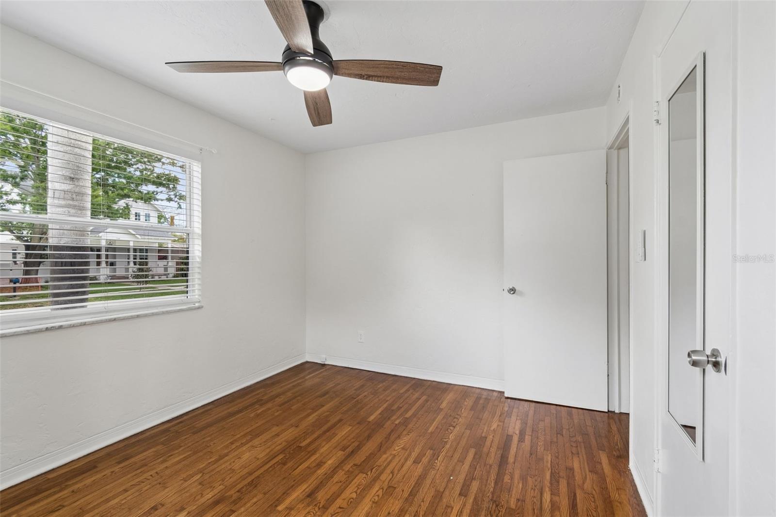 Image 8 of 25 For 739 47th Avenue N