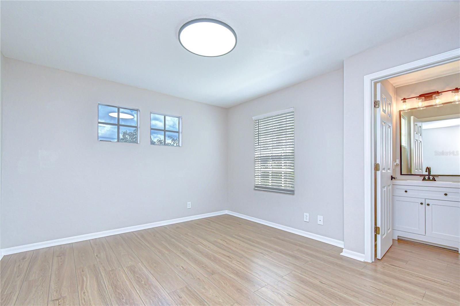 Image 14 of 40 For 10983 Winter Crest Drive