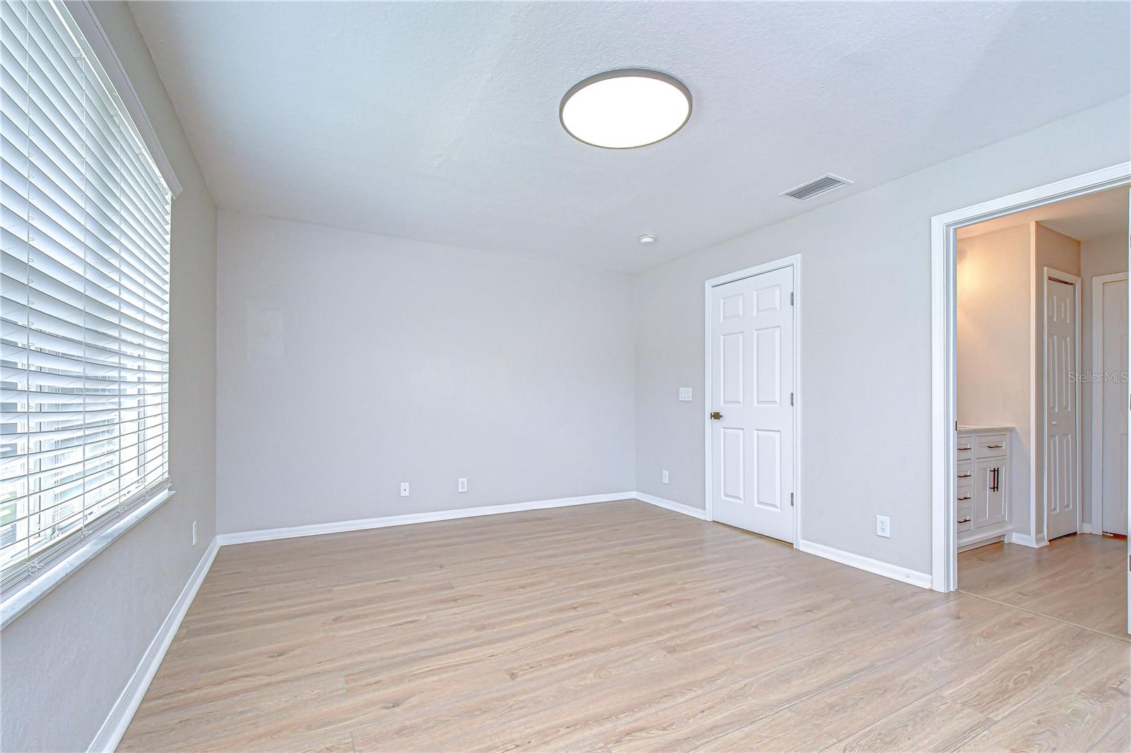 Image 17 of 40 For 10983 Winter Crest Drive