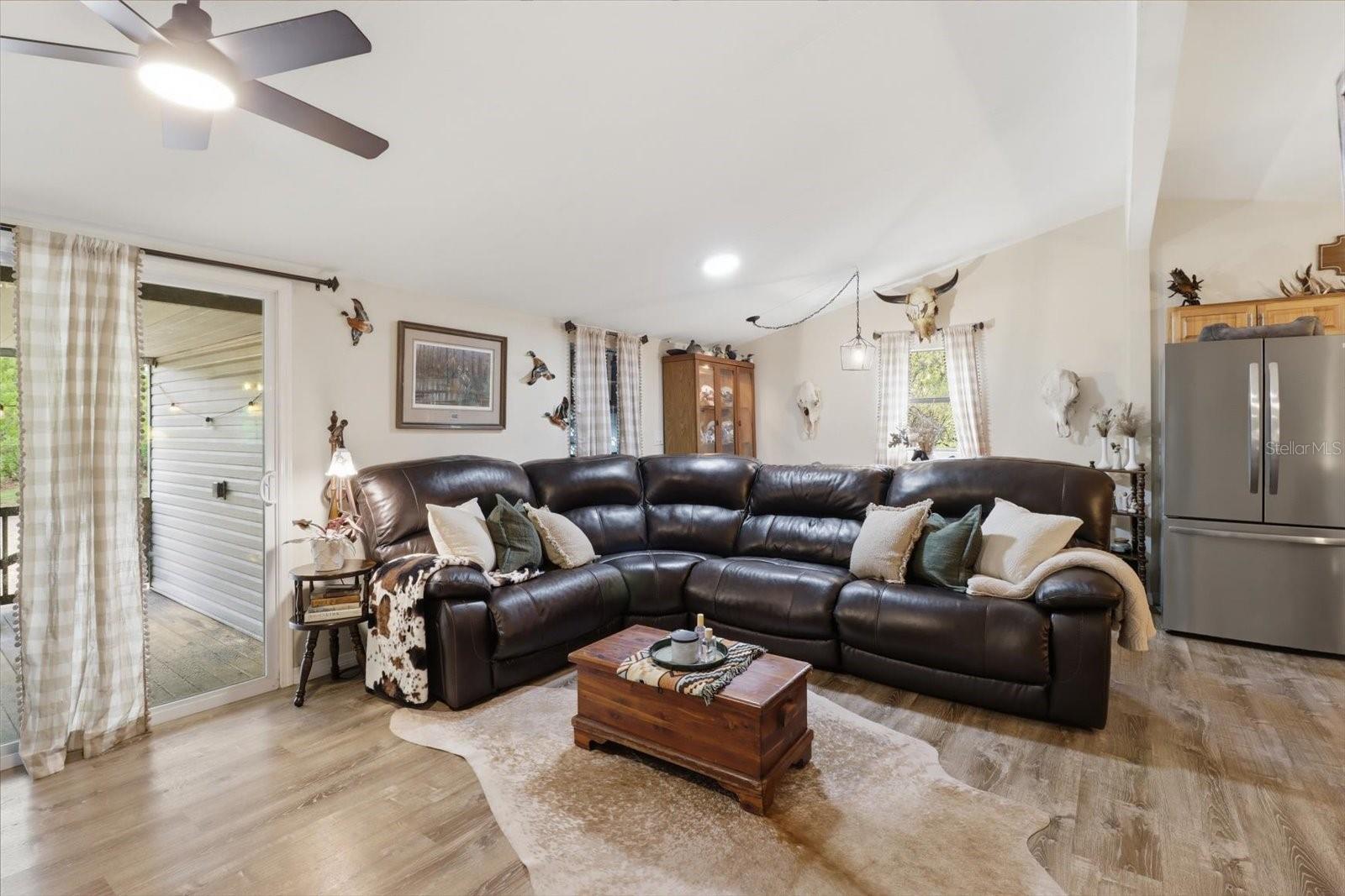 Image 16 of 41 For 5114 W Rochelle Street