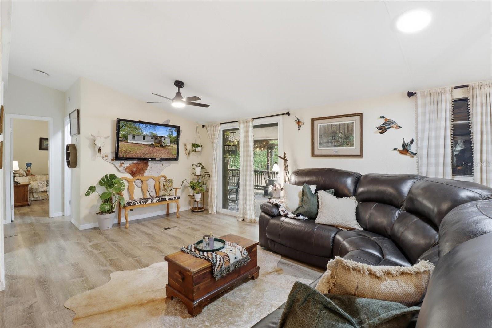 Image 17 of 41 For 5114 W Rochelle Street