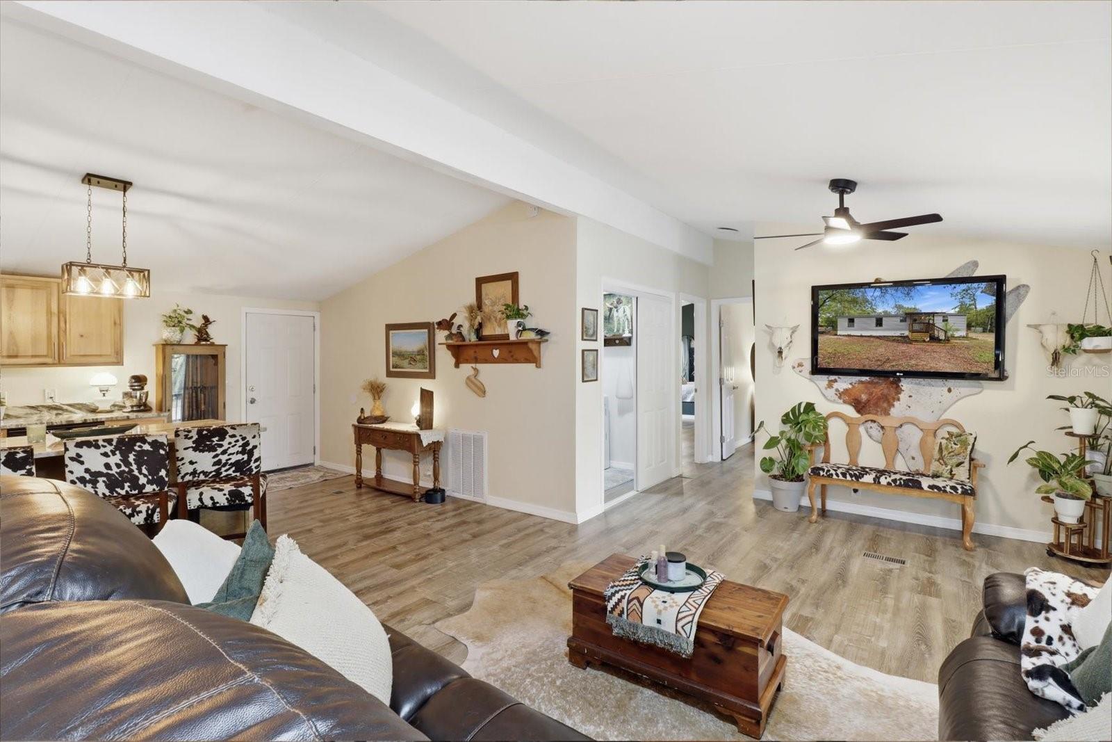 Image 18 of 41 For 5114 W Rochelle Street