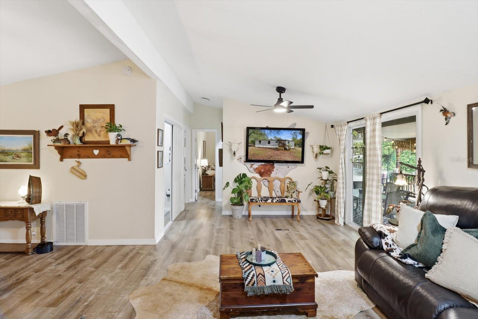 Image 19 of 41 For 5114 W Rochelle Street